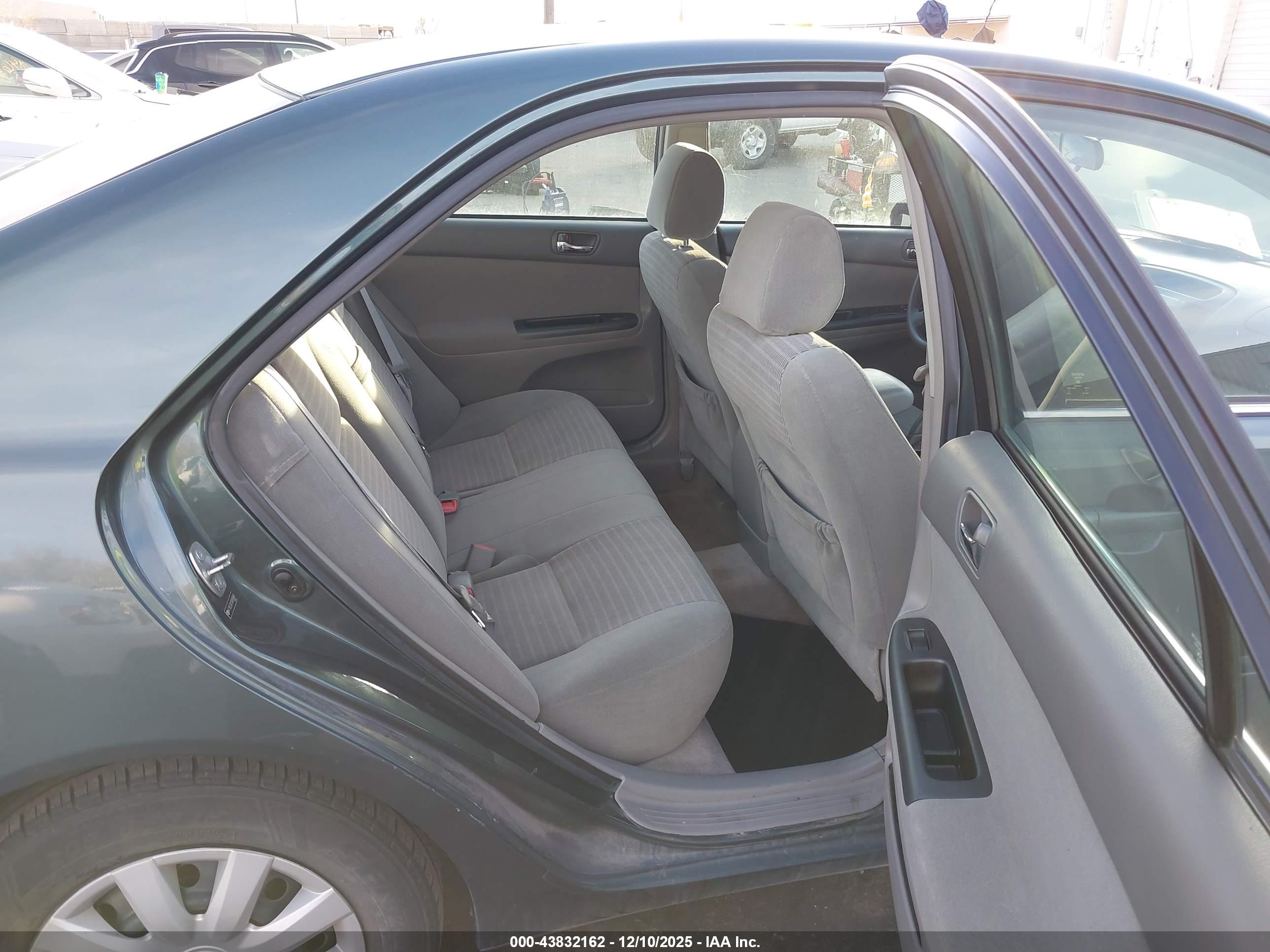 TOYOTA CAMRY image 8