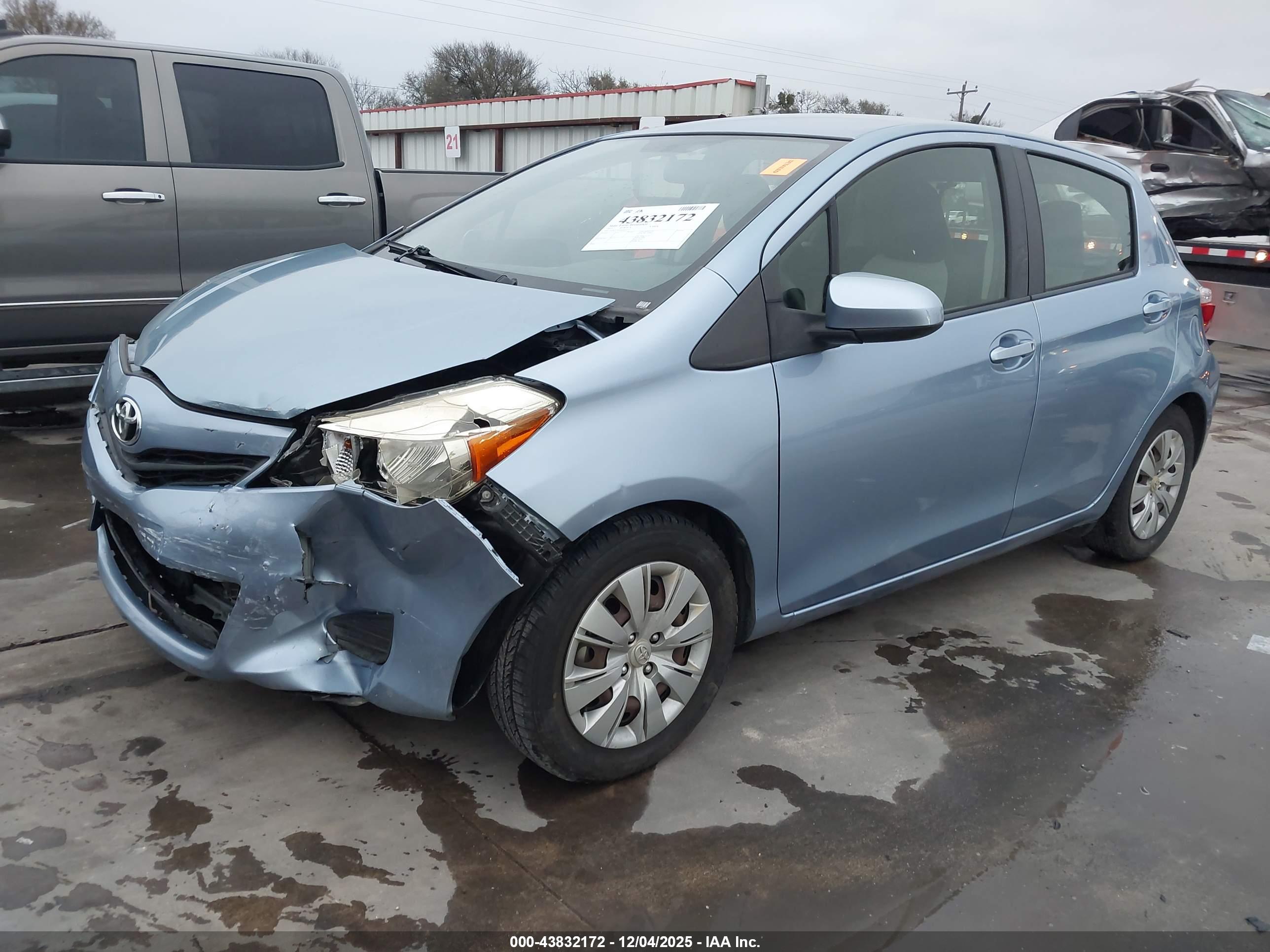 TOYOTA YARIS image 2