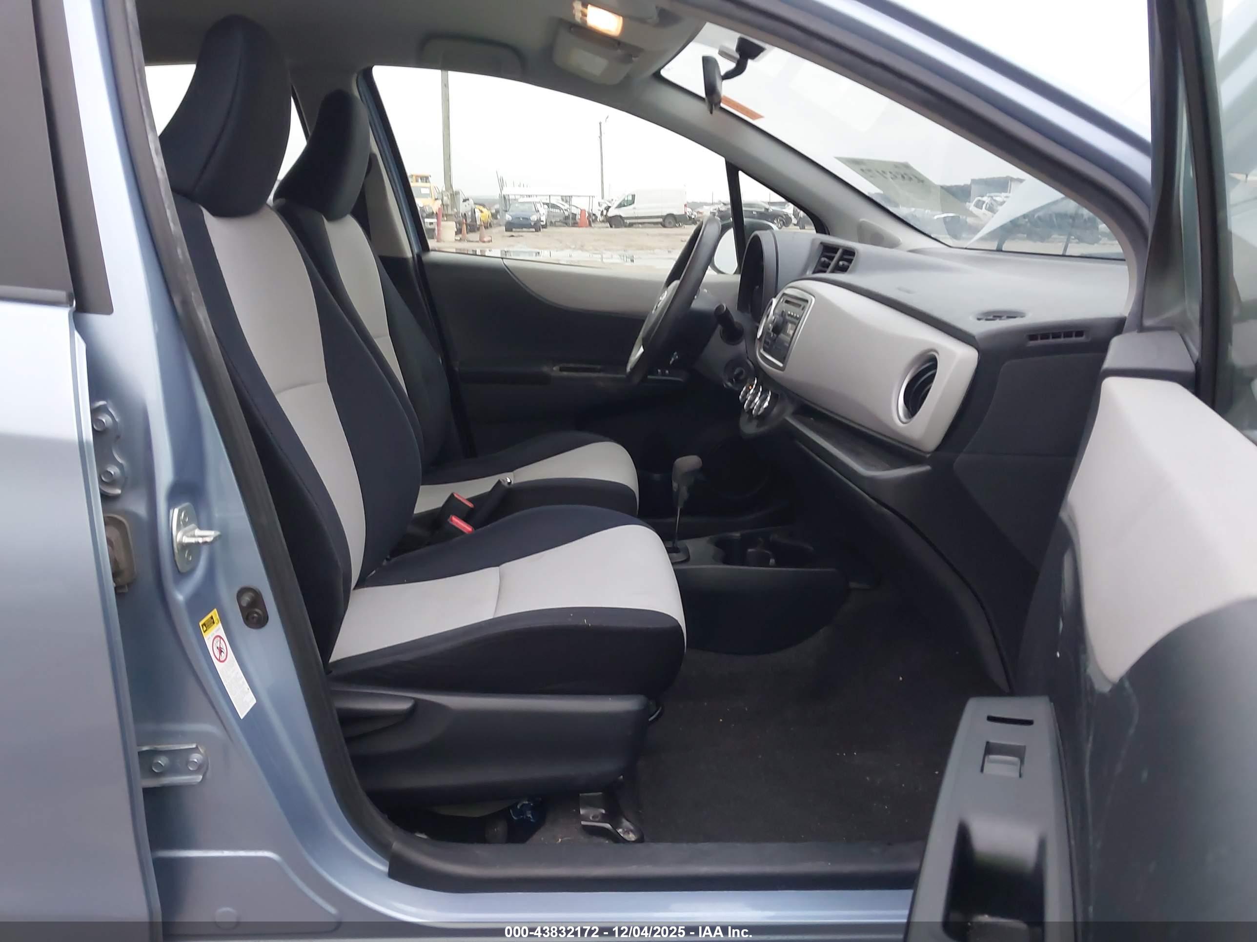 TOYOTA YARIS image 5