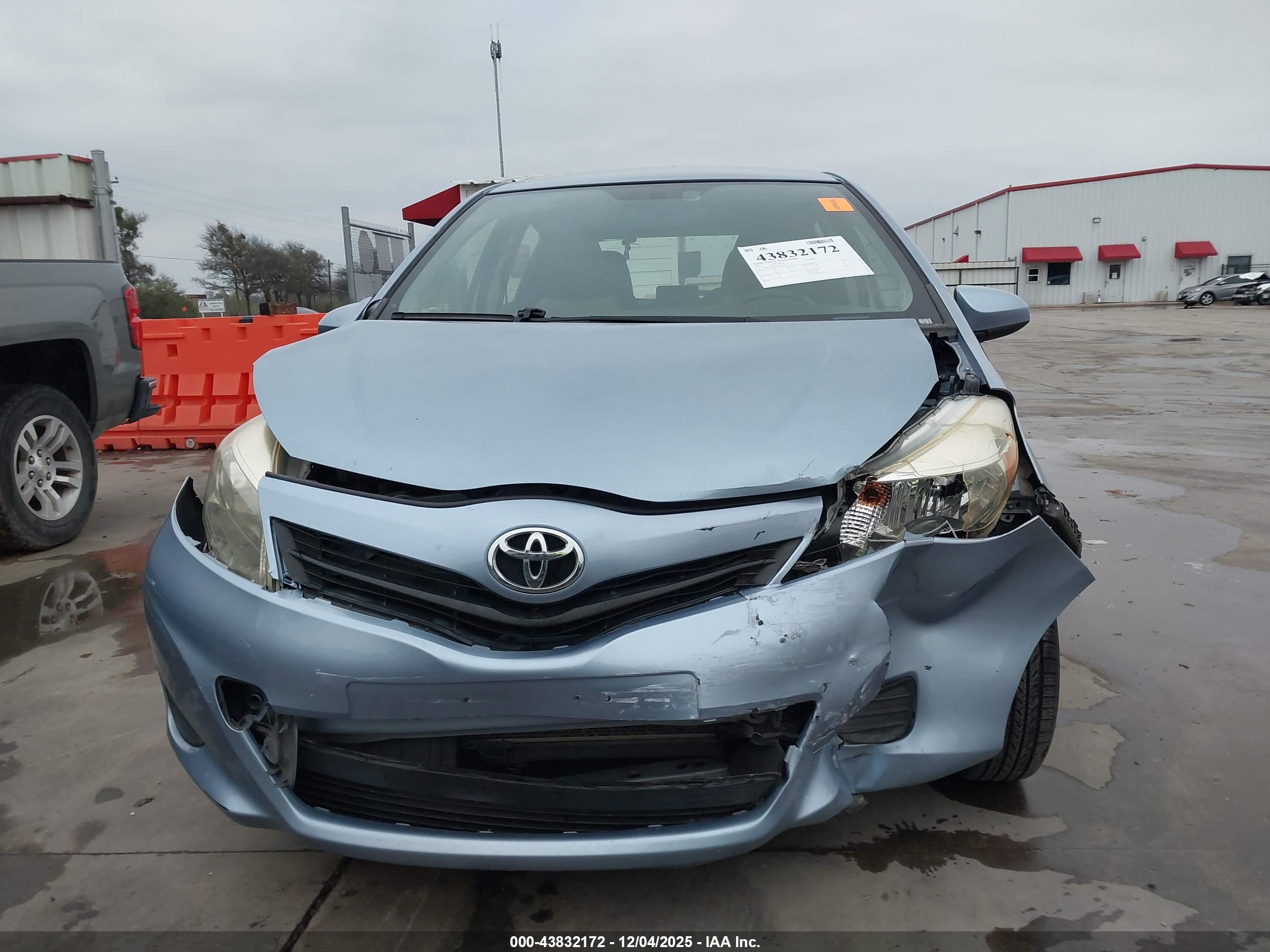 TOYOTA YARIS image 6
