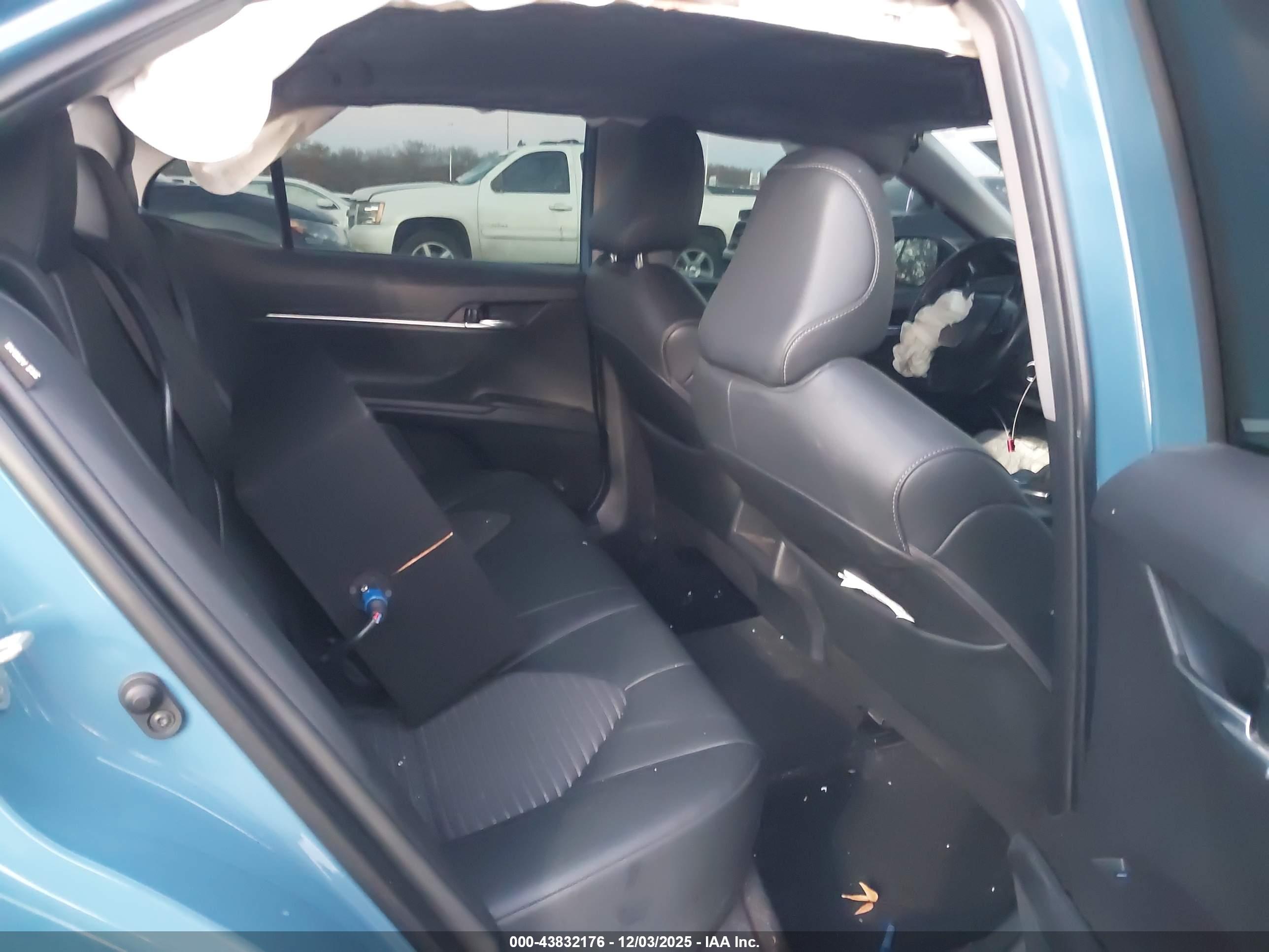 TOYOTA CAMRY image 8