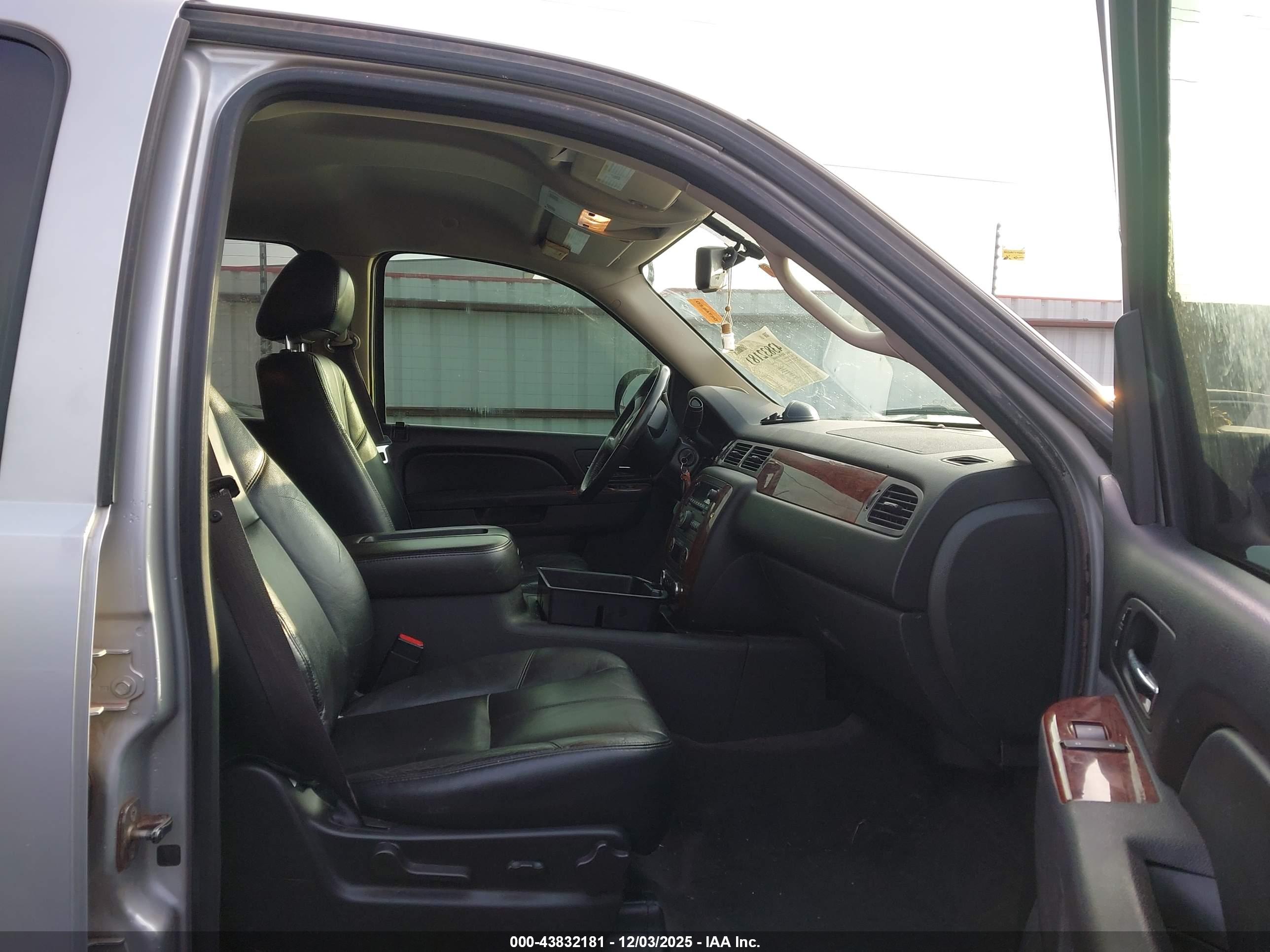 CHEVROLET TAHOE image 5