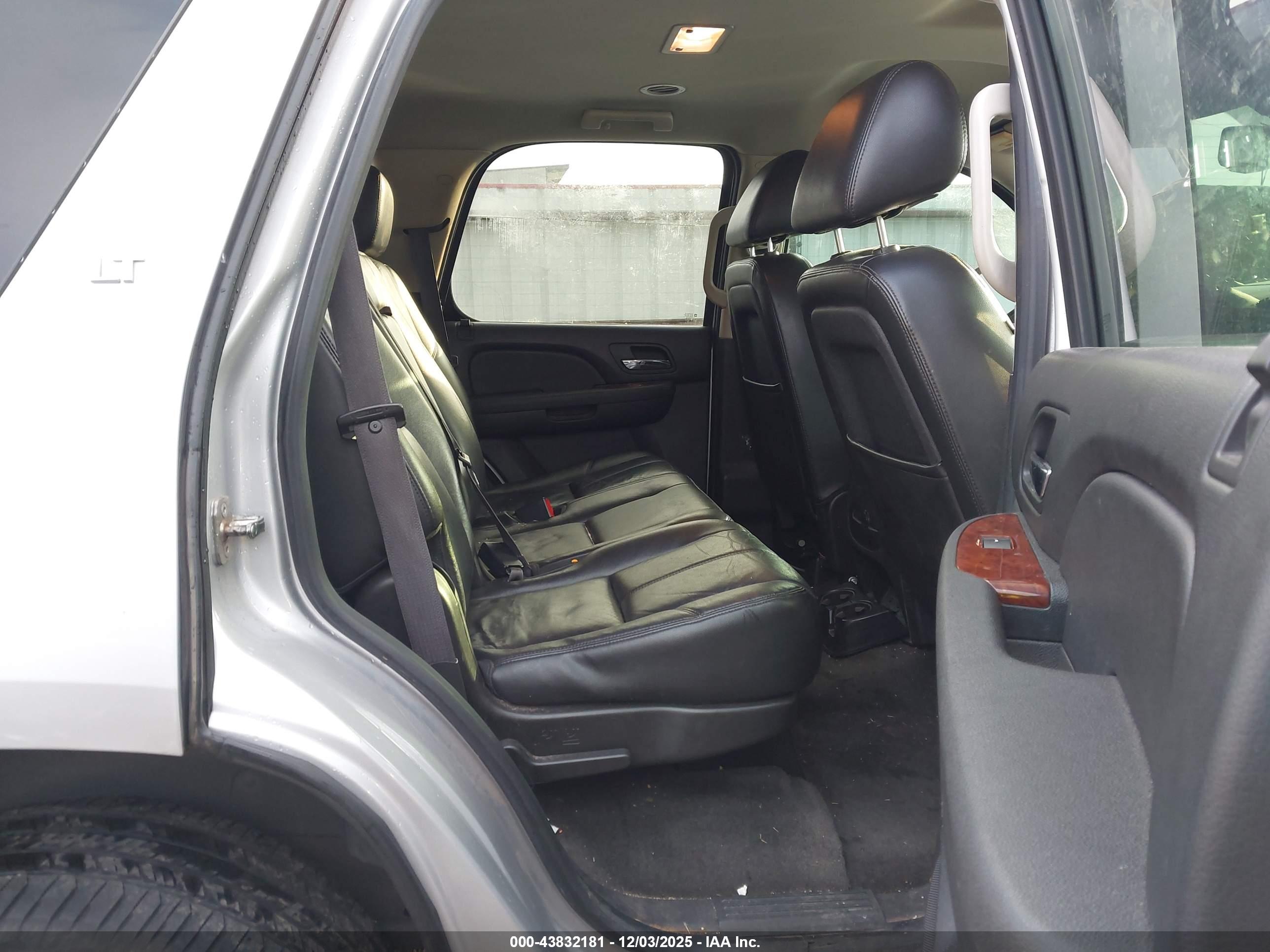CHEVROLET TAHOE image 8