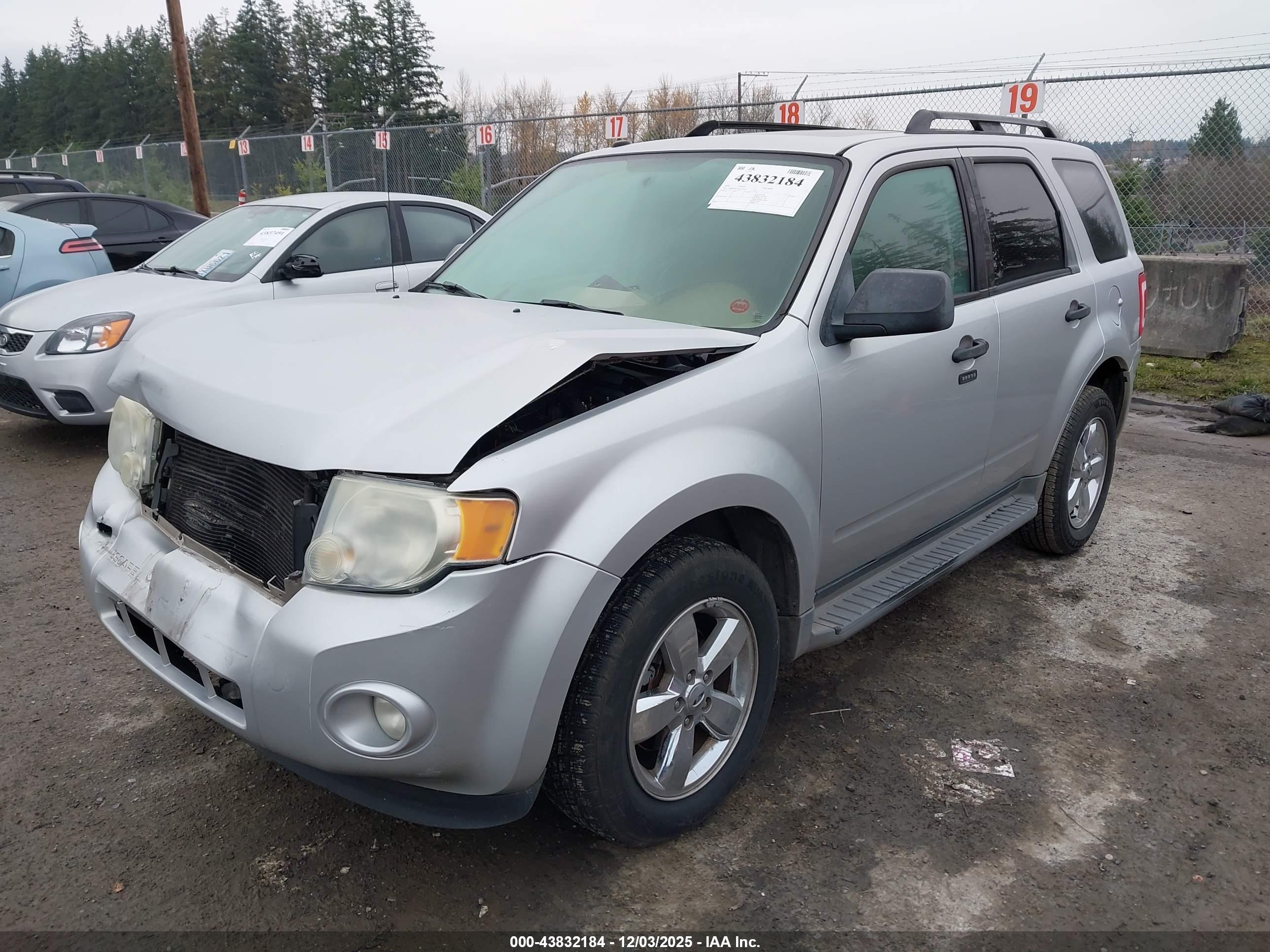 FORD ESCAPE image 2