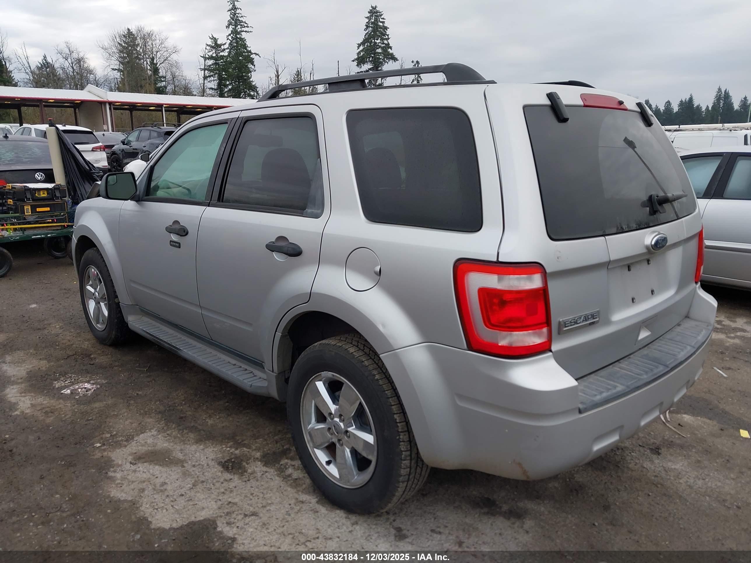 FORD ESCAPE image 3