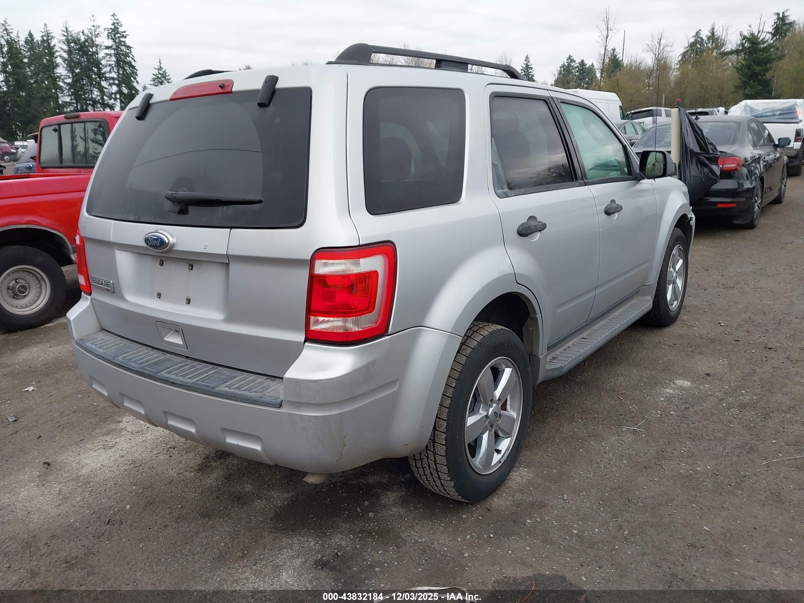 FORD ESCAPE image 4