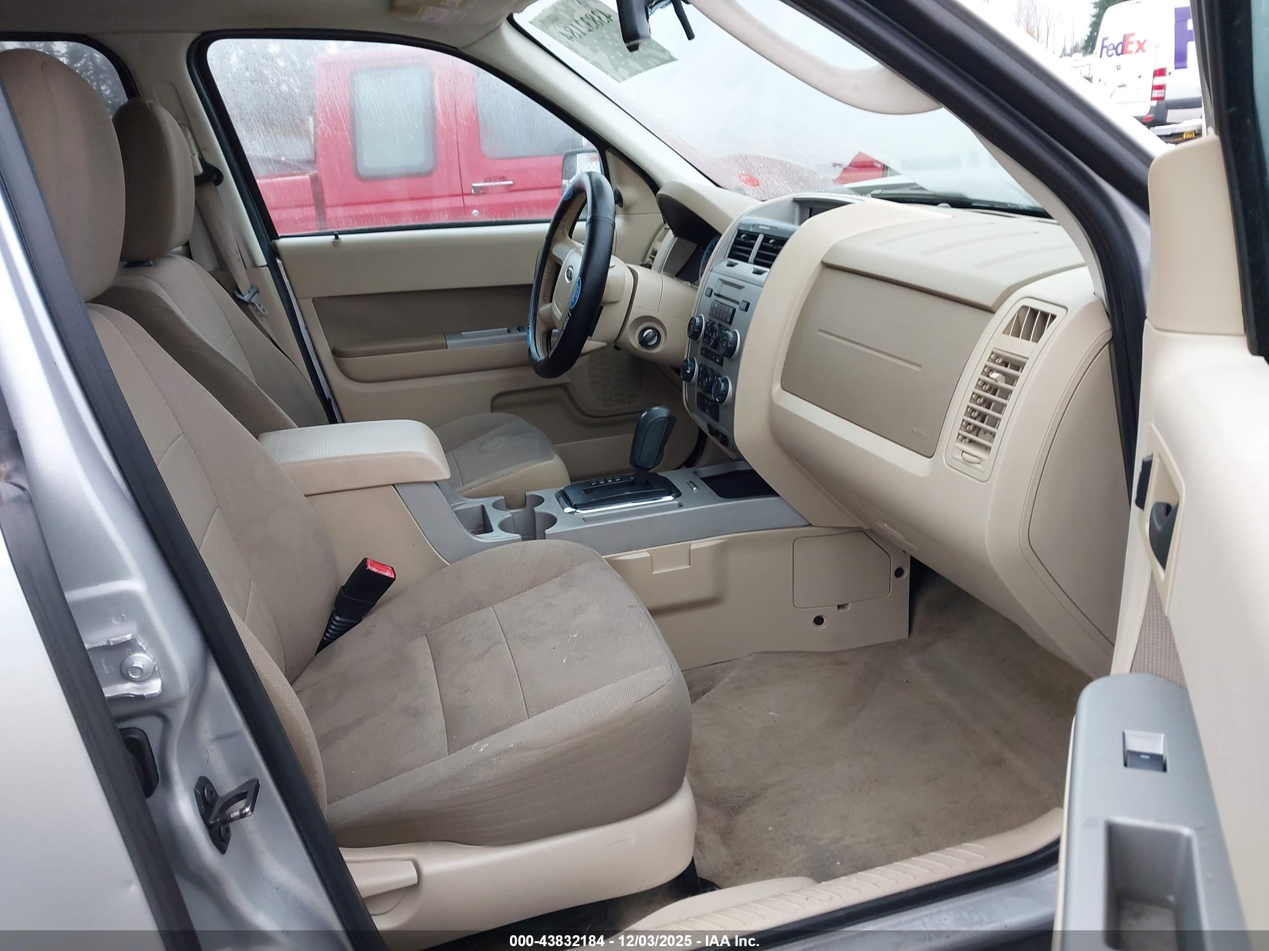 FORD ESCAPE image 5