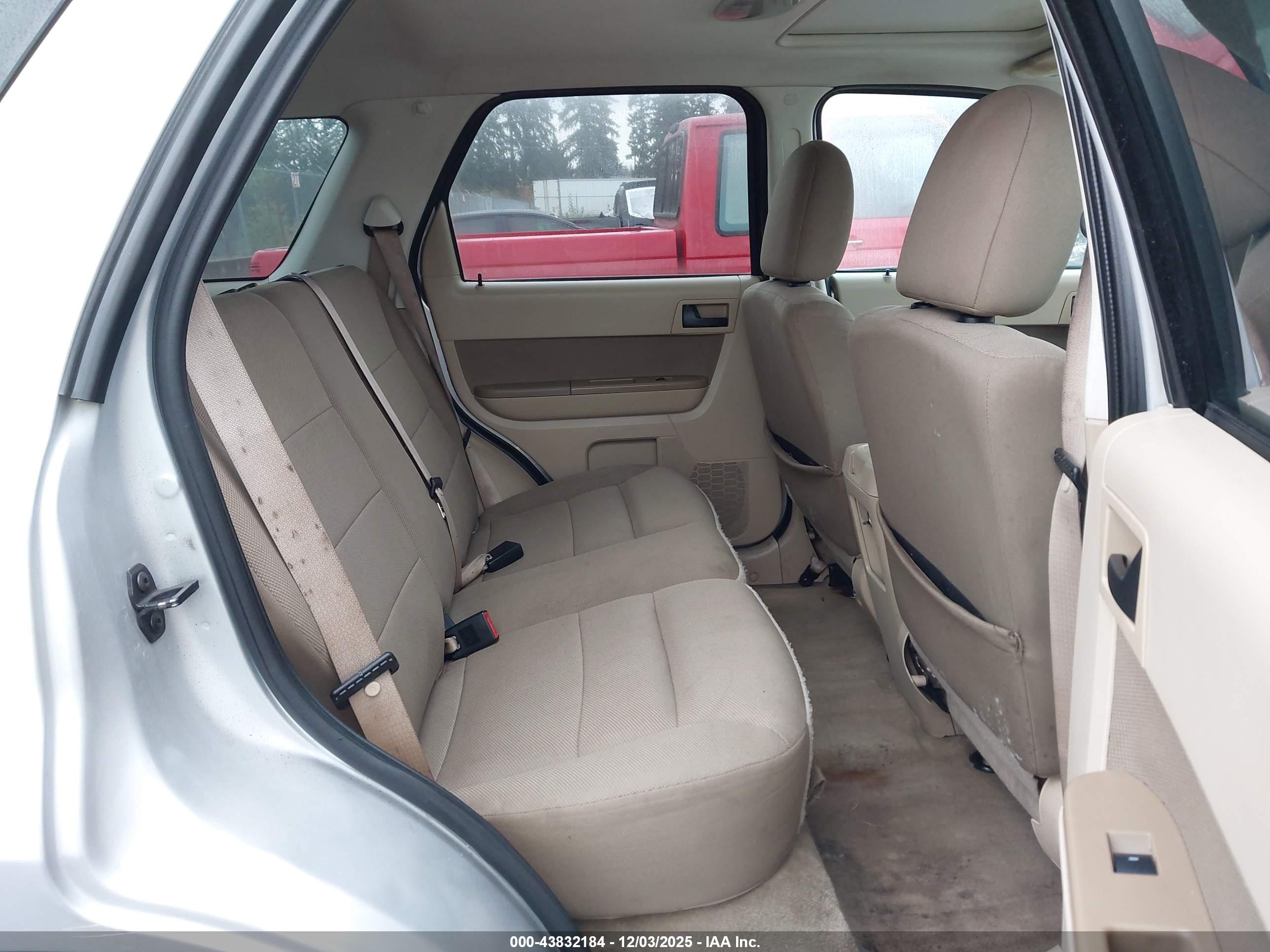 FORD ESCAPE image 8