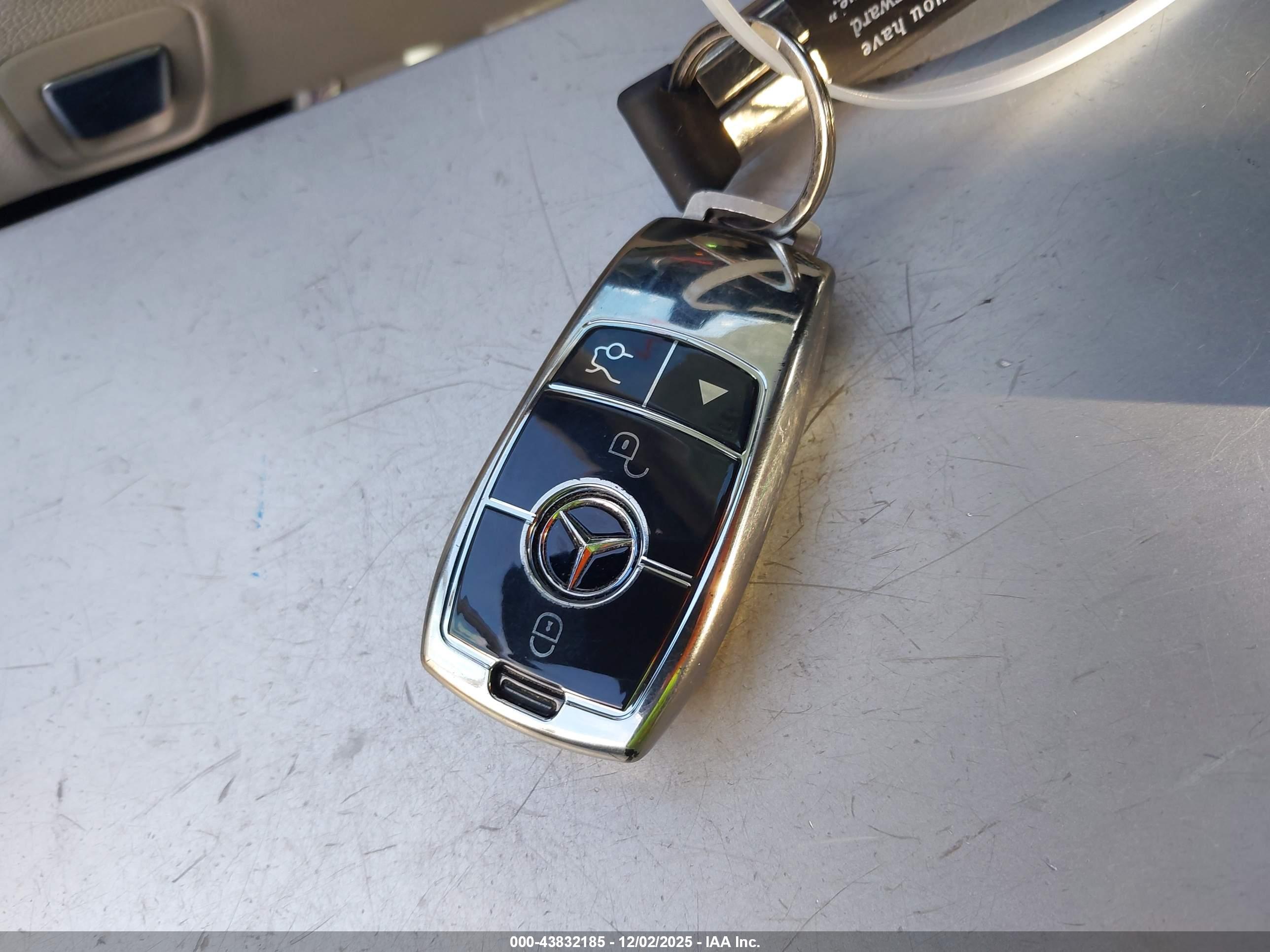 MERCEDES-BENZ E image 11