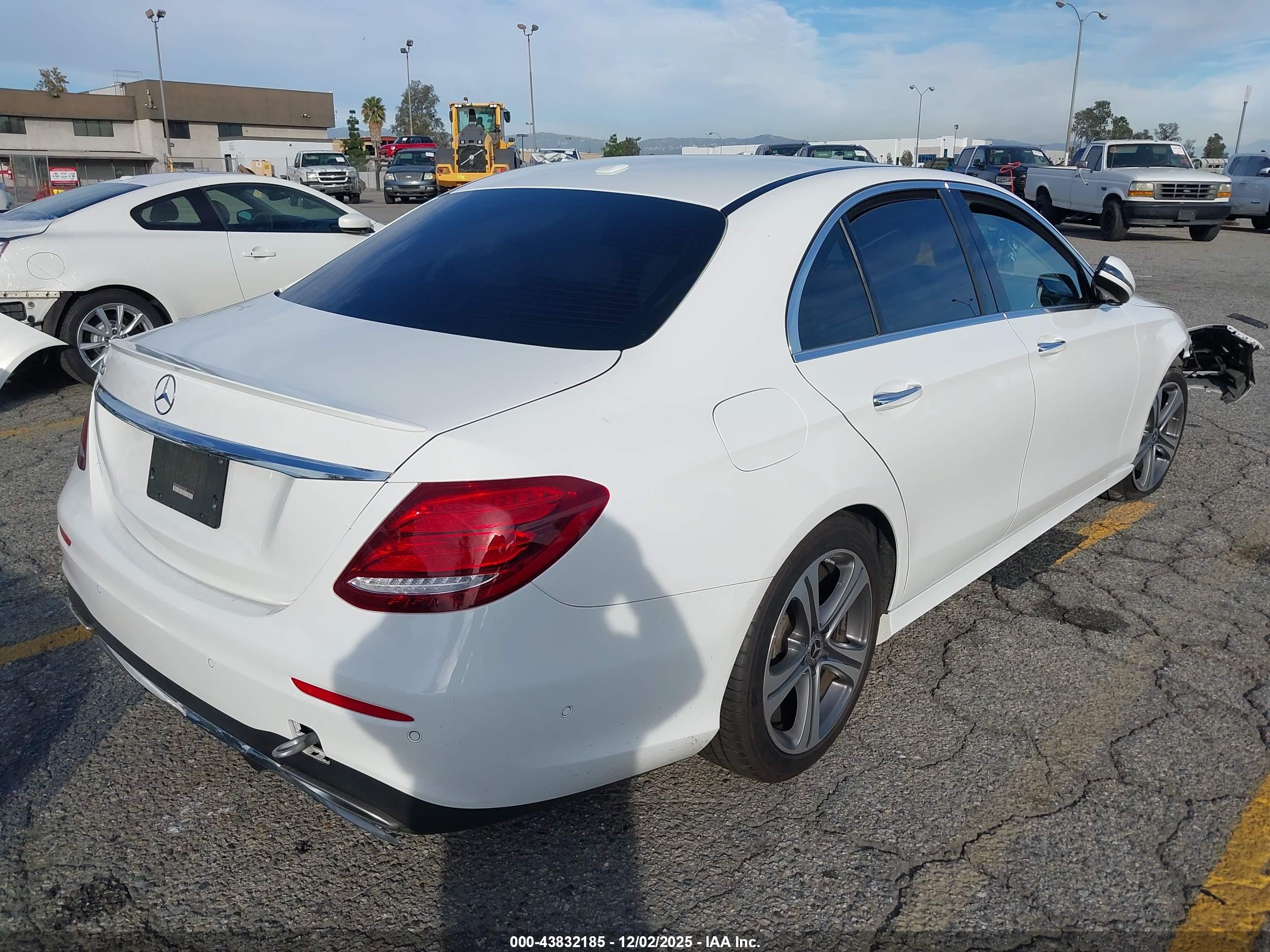 MERCEDES-BENZ E image 4
