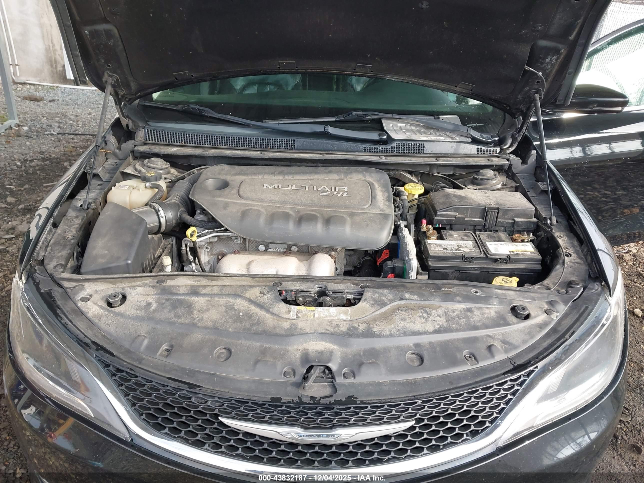 CHRYSLER 200 image 10