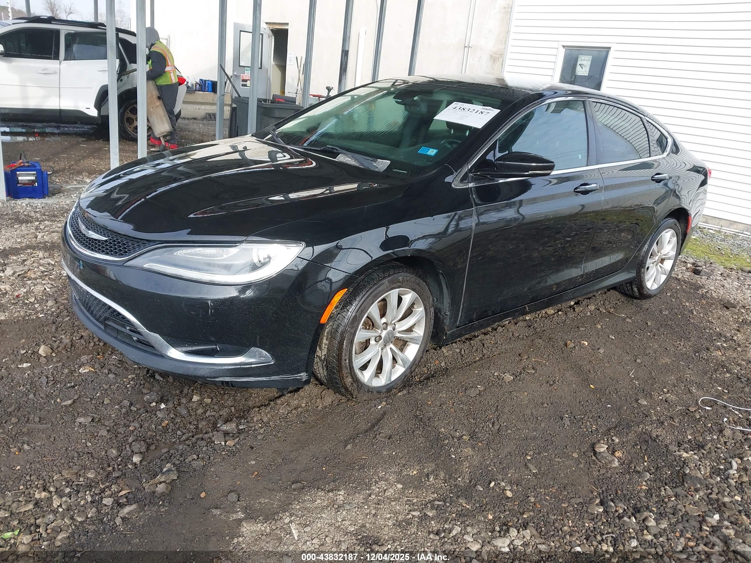 CHRYSLER 200 image 2