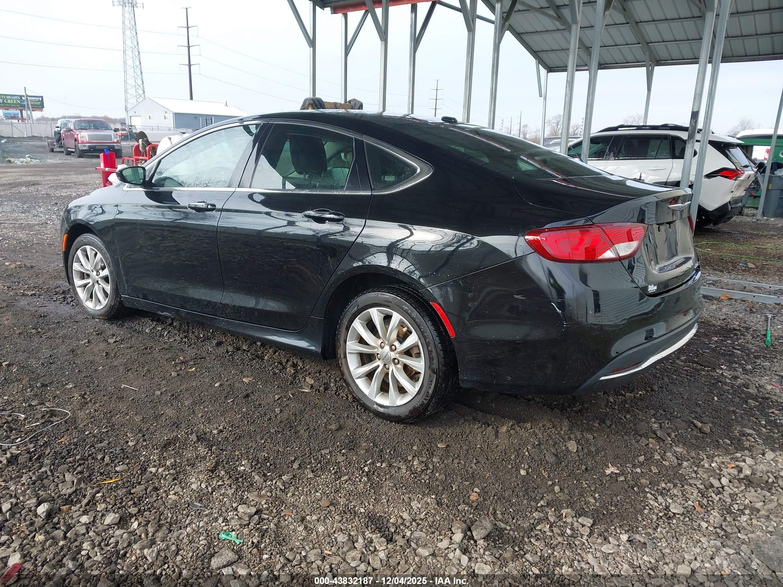 CHRYSLER 200 image 3
