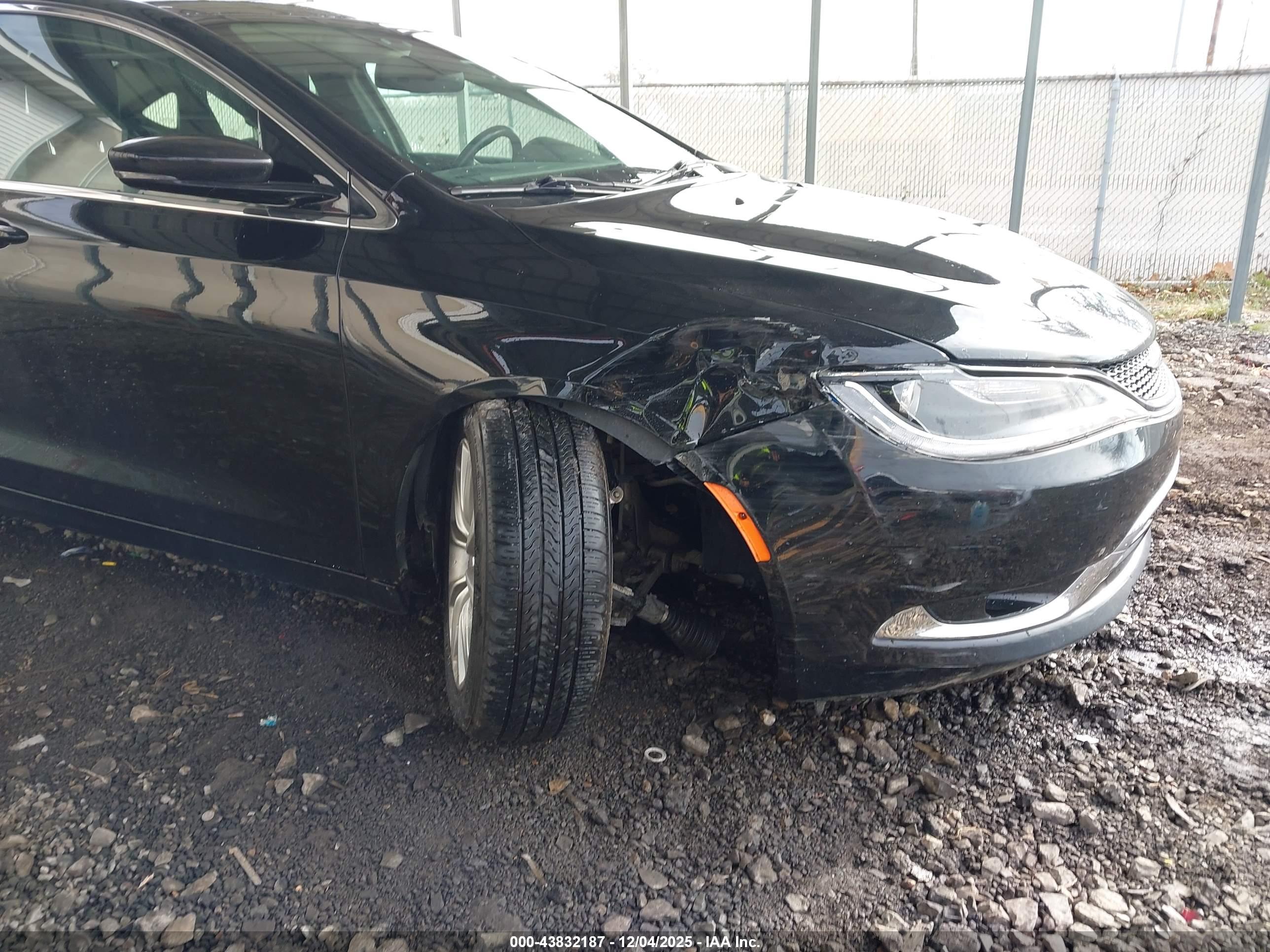 CHRYSLER 200 image 6