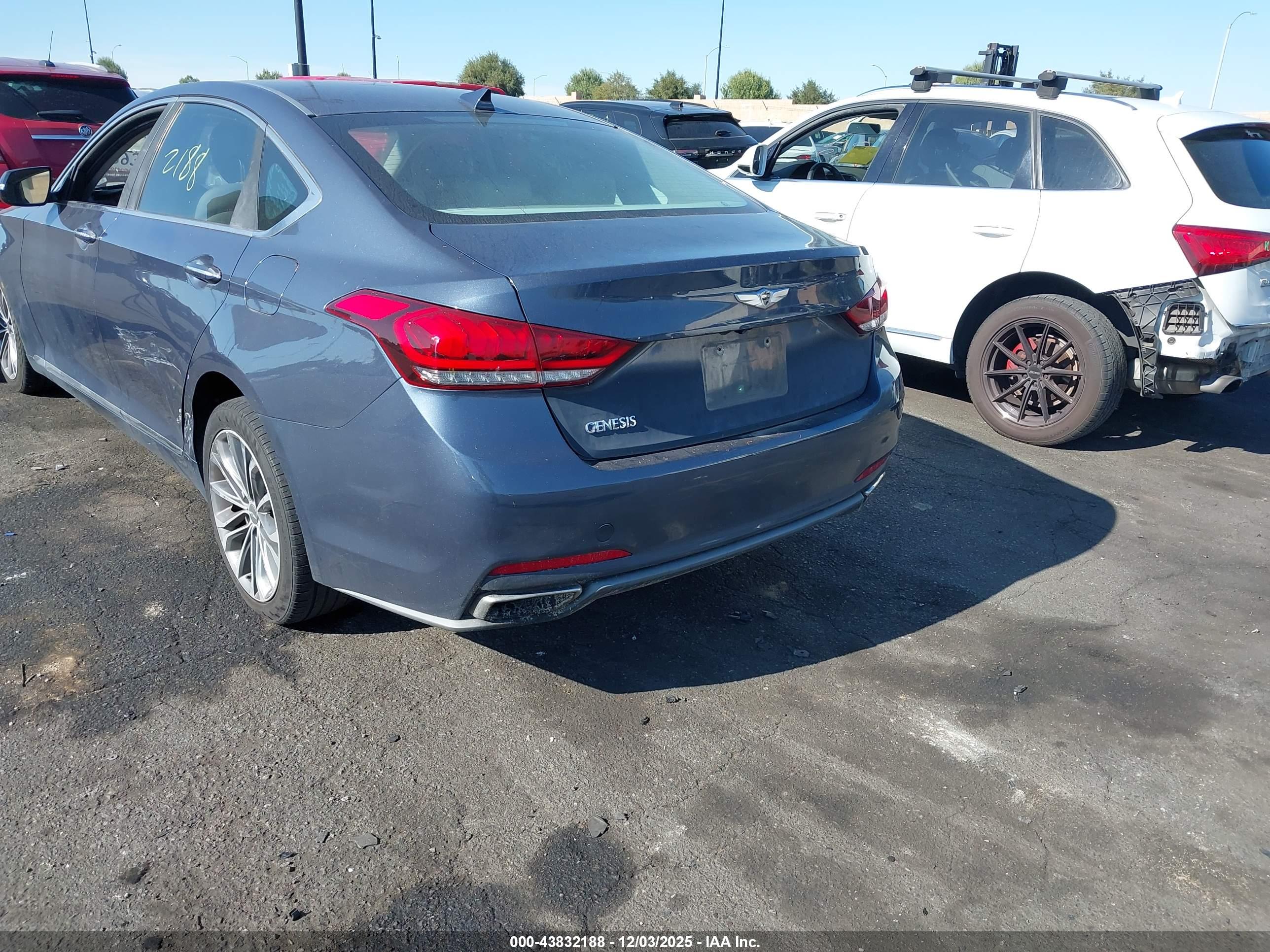 HYUNDAI GENESIS image 3