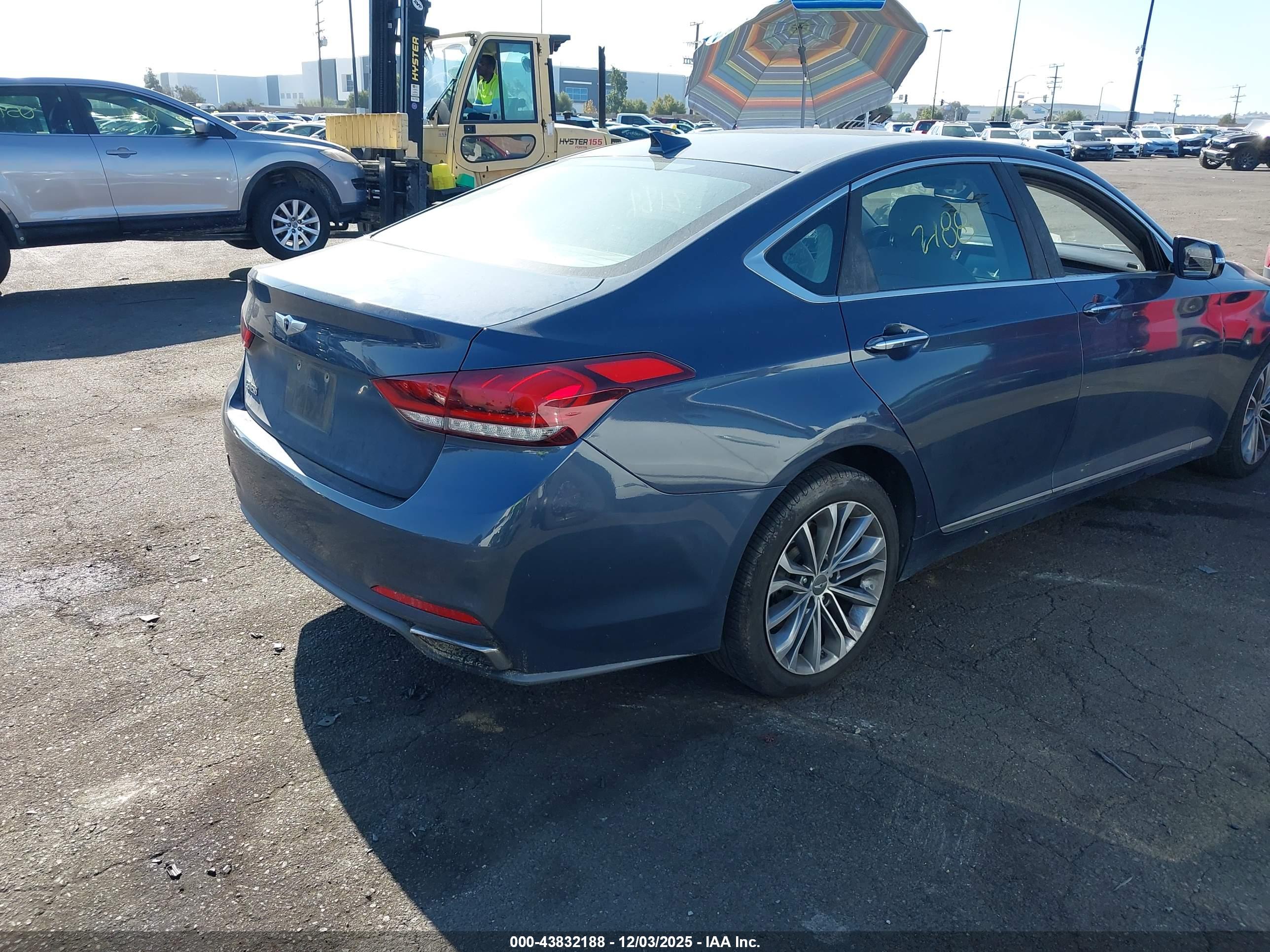 HYUNDAI GENESIS image 4