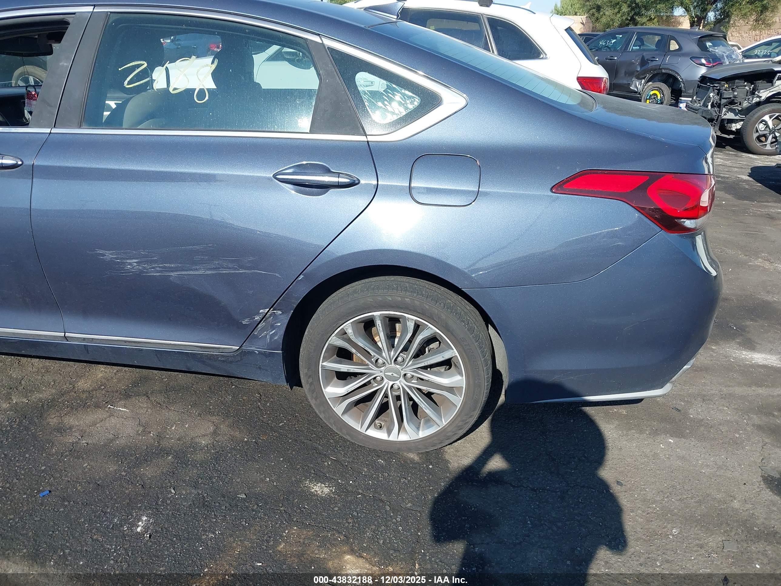 HYUNDAI GENESIS image 6