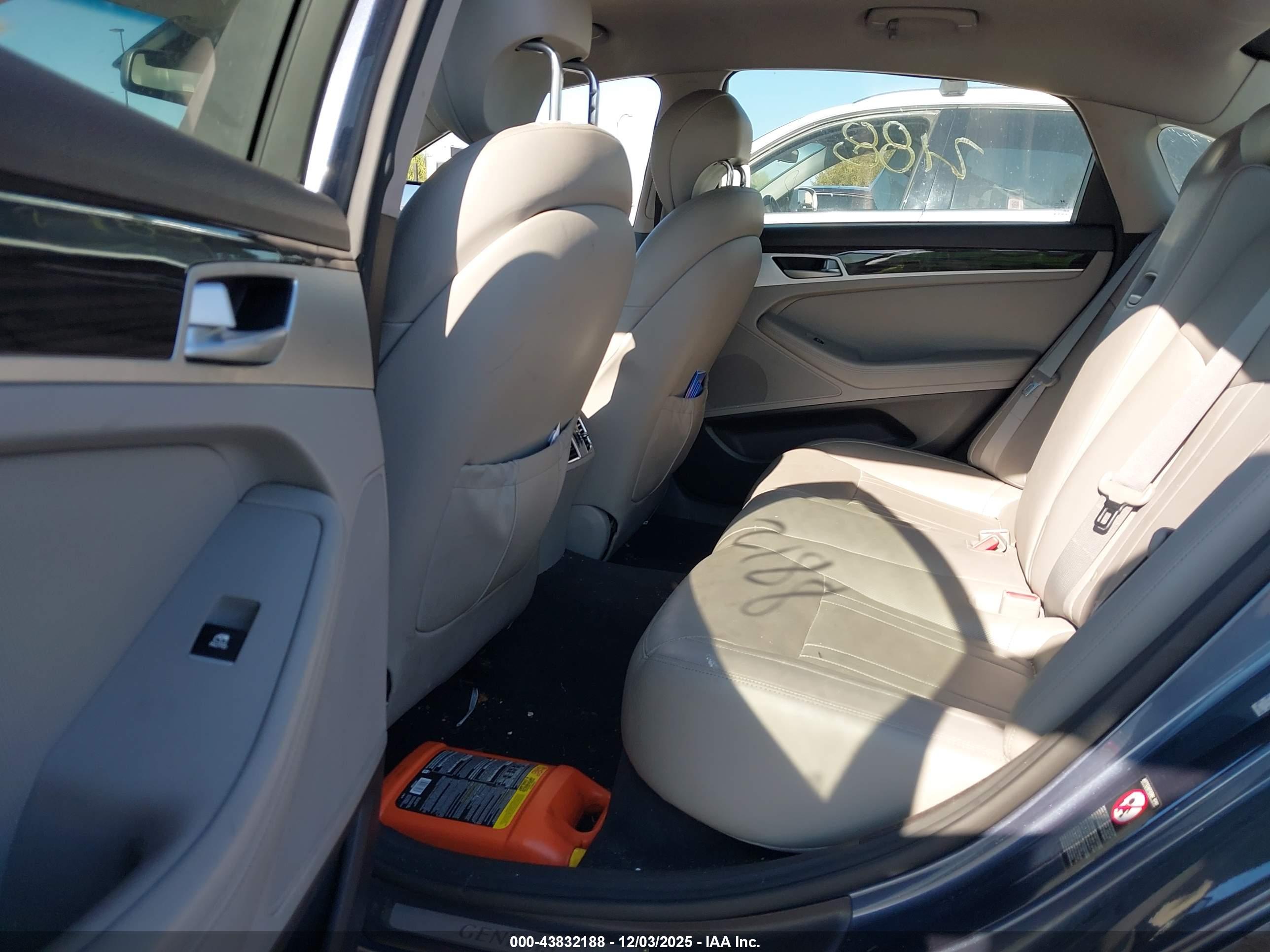 HYUNDAI GENESIS image 8