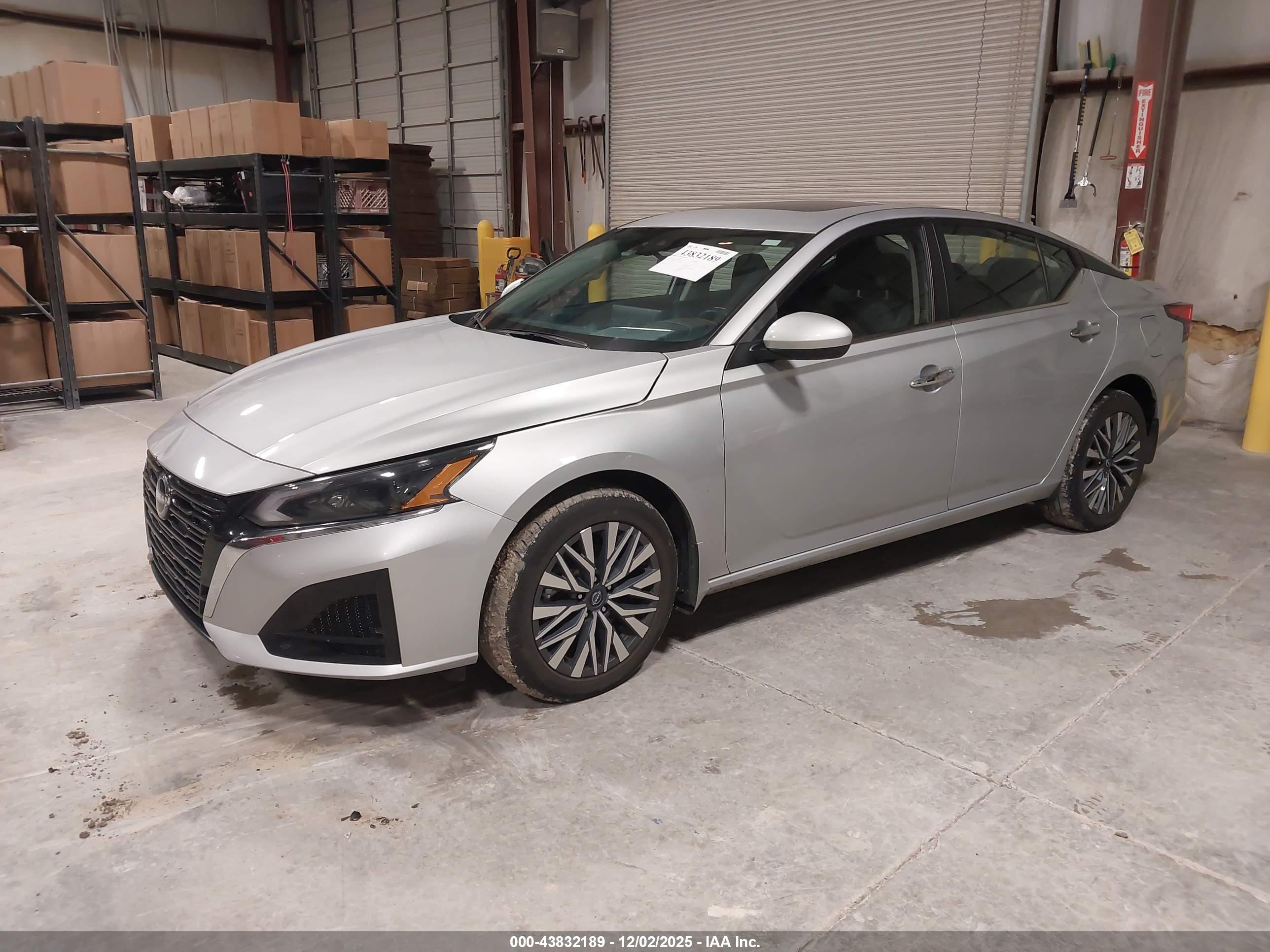 NISSAN ALTIMA image 2