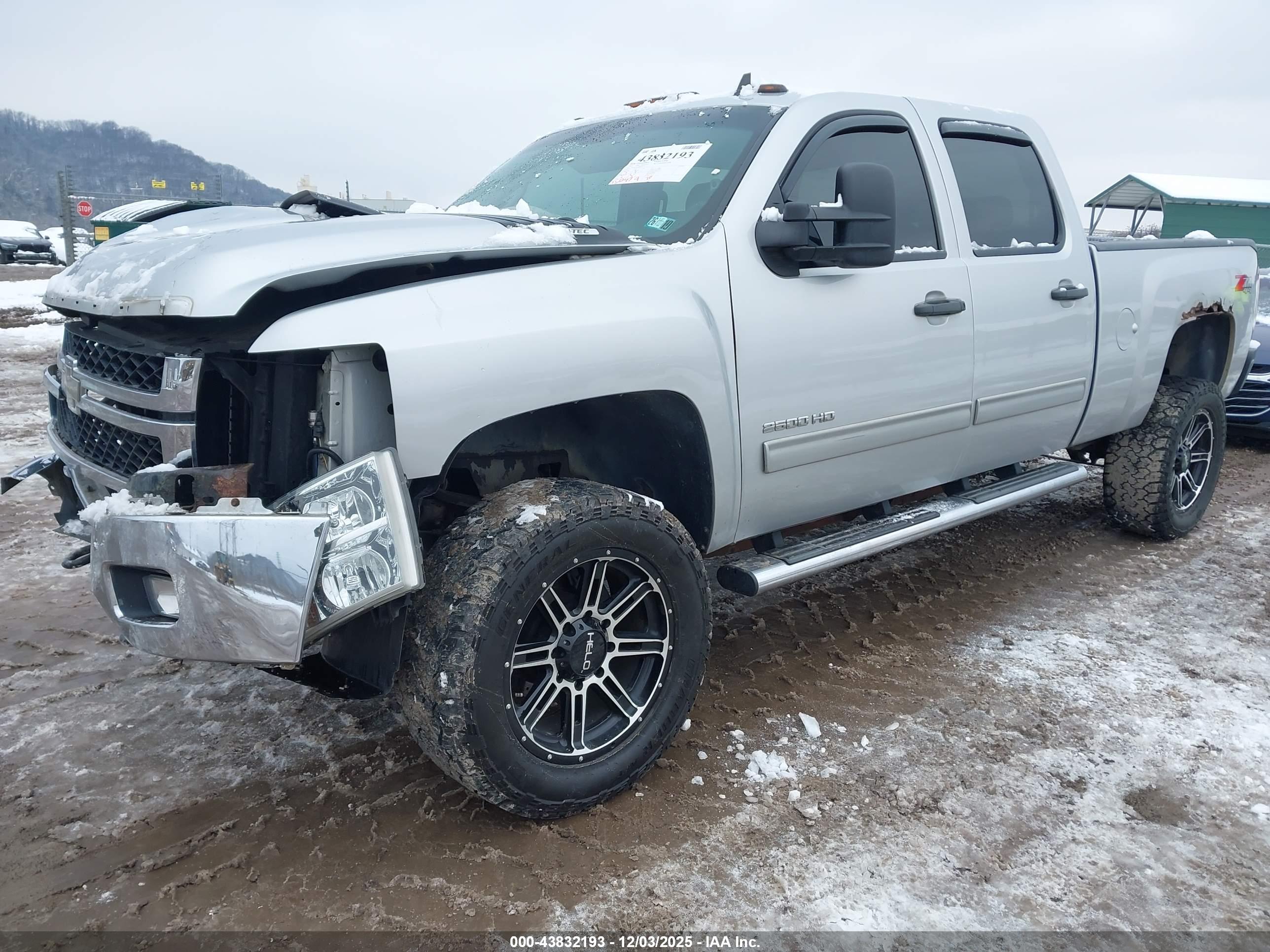 CHEVROLET SILVERADO image 2