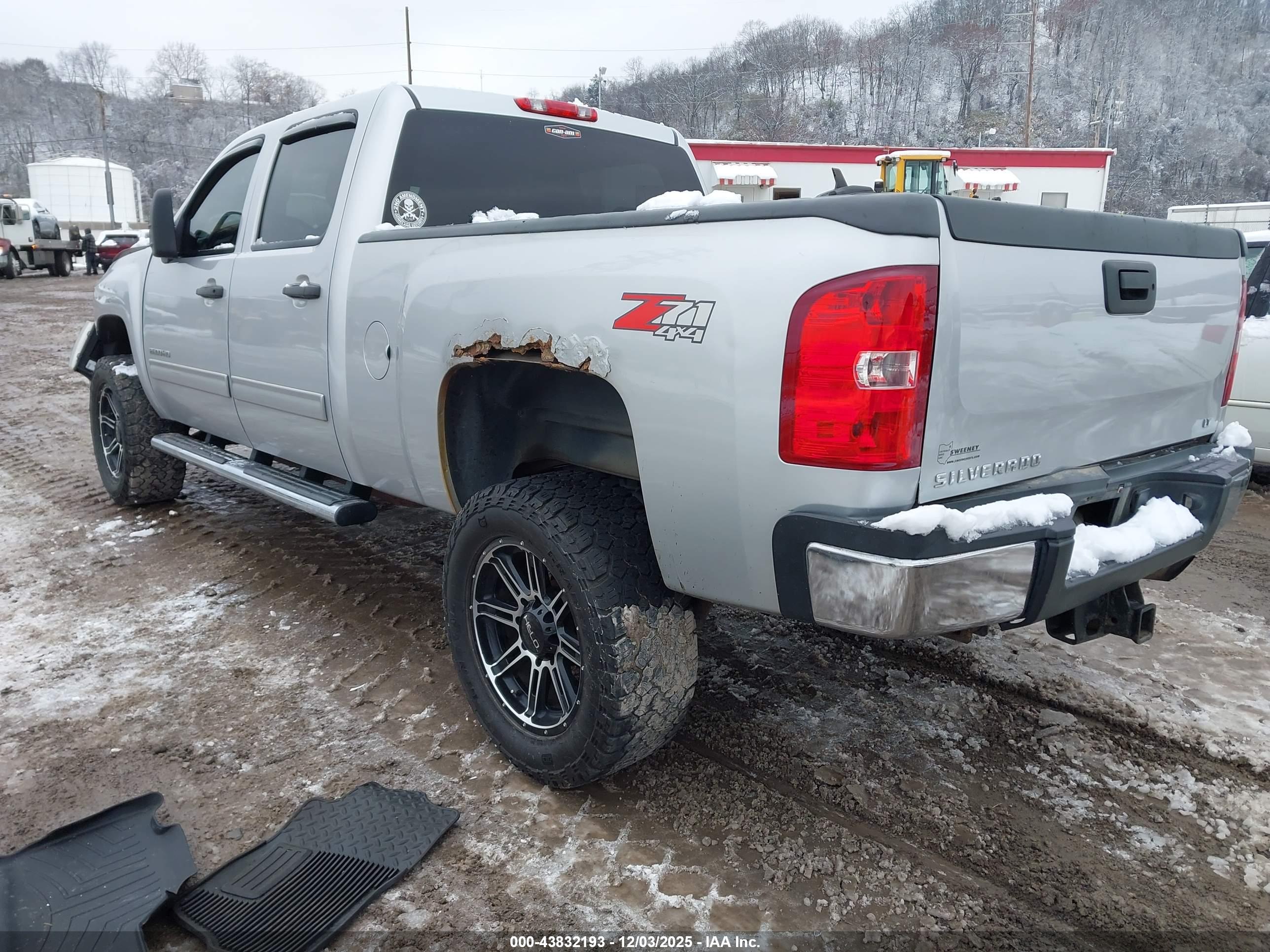 CHEVROLET SILVERADO image 3