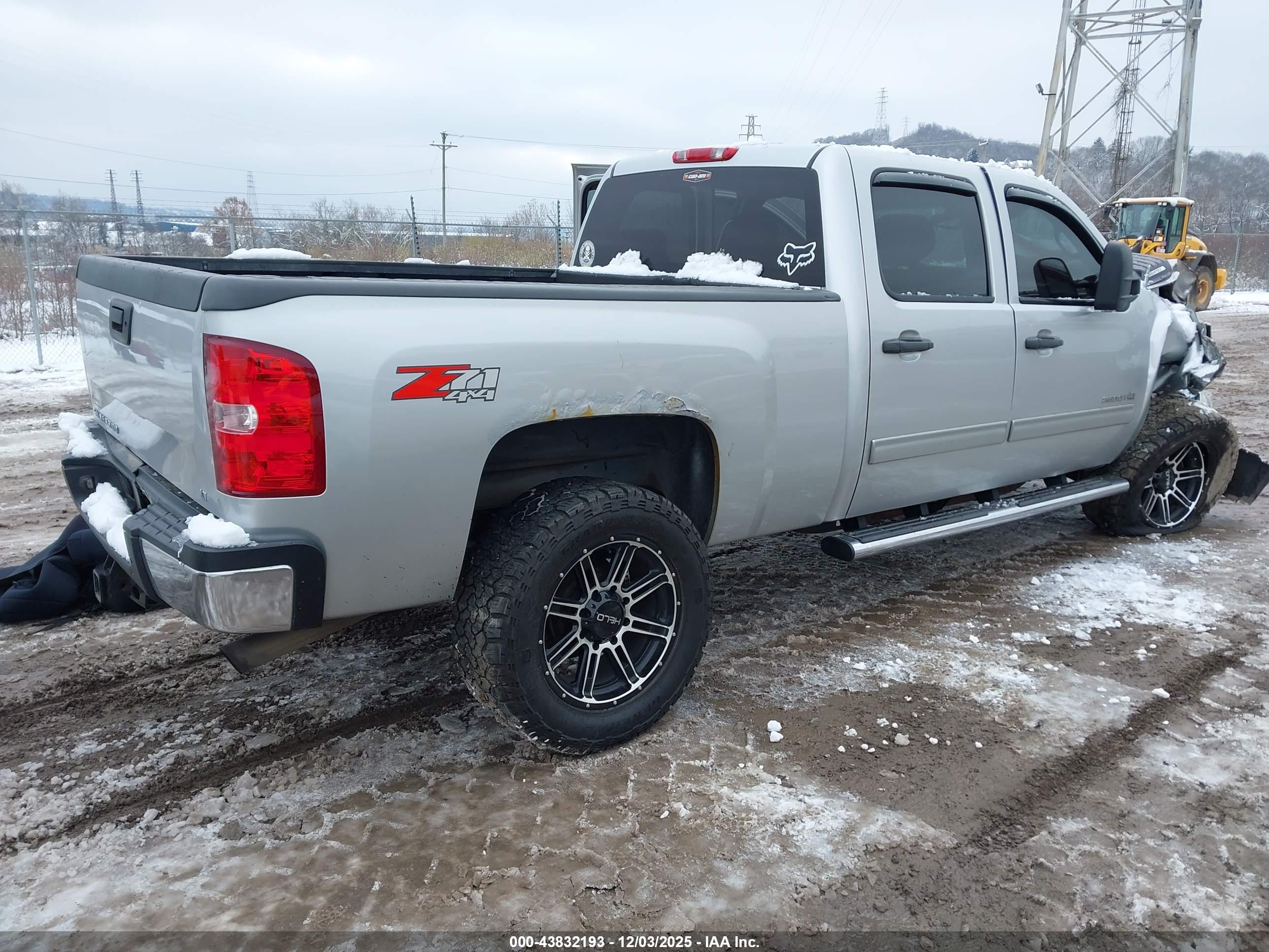 CHEVROLET SILVERADO image 4