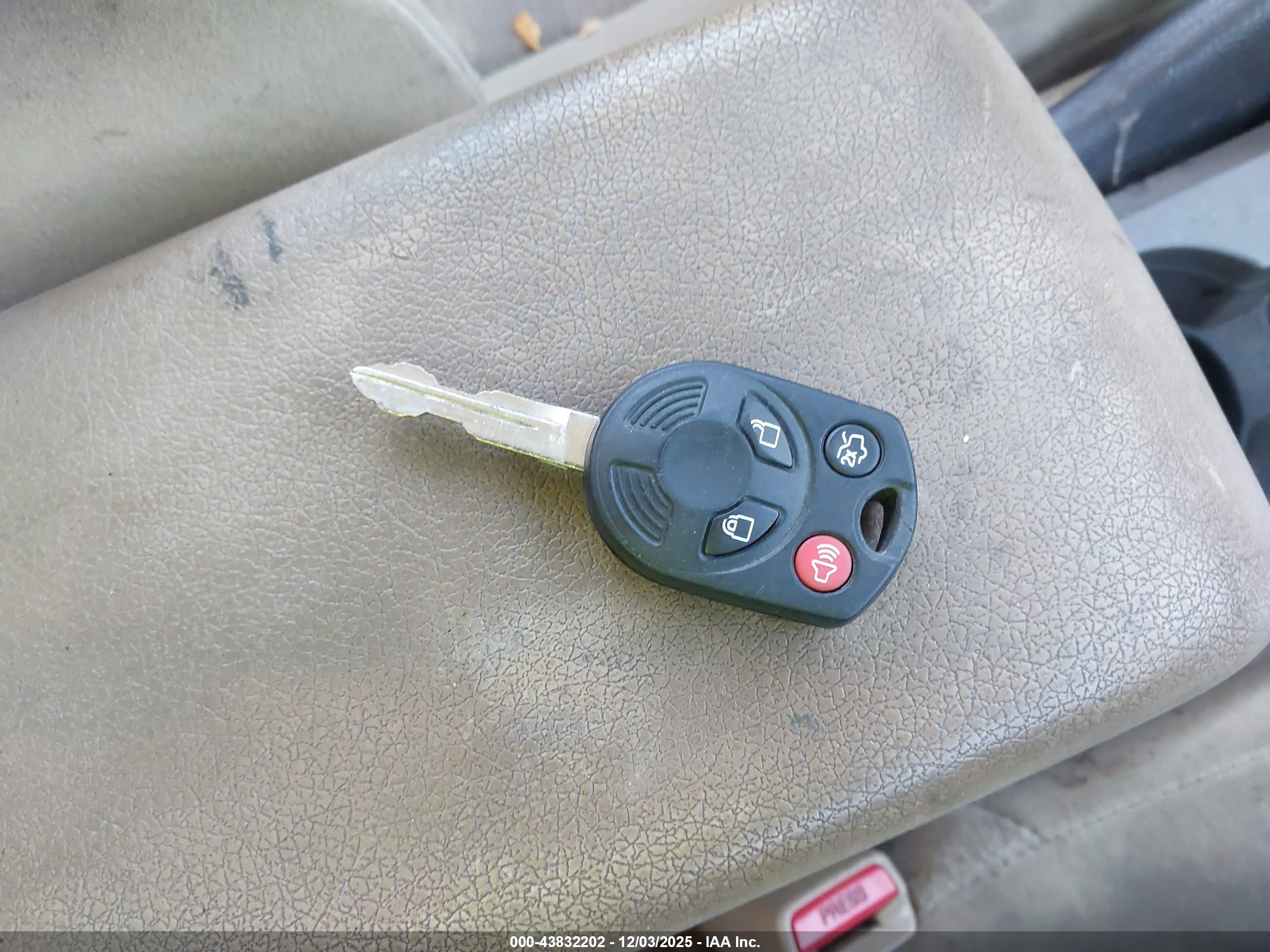 FORD FUSION image 11