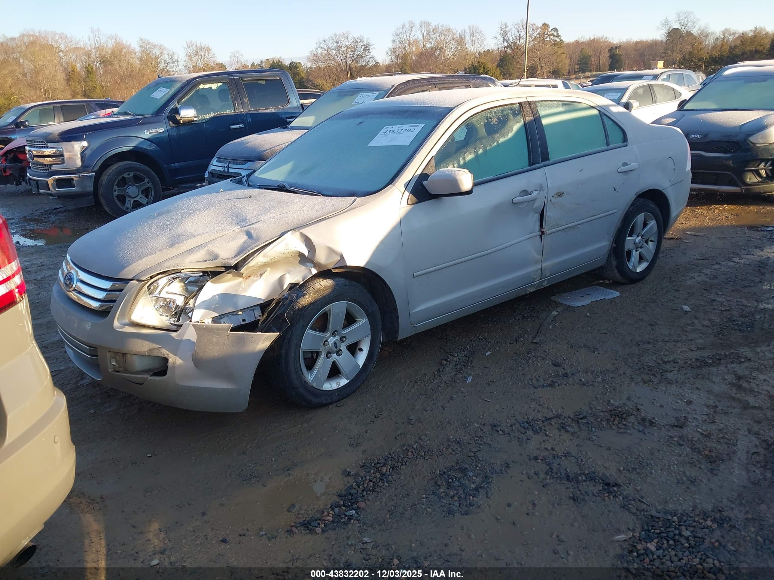 FORD FUSION image 2
