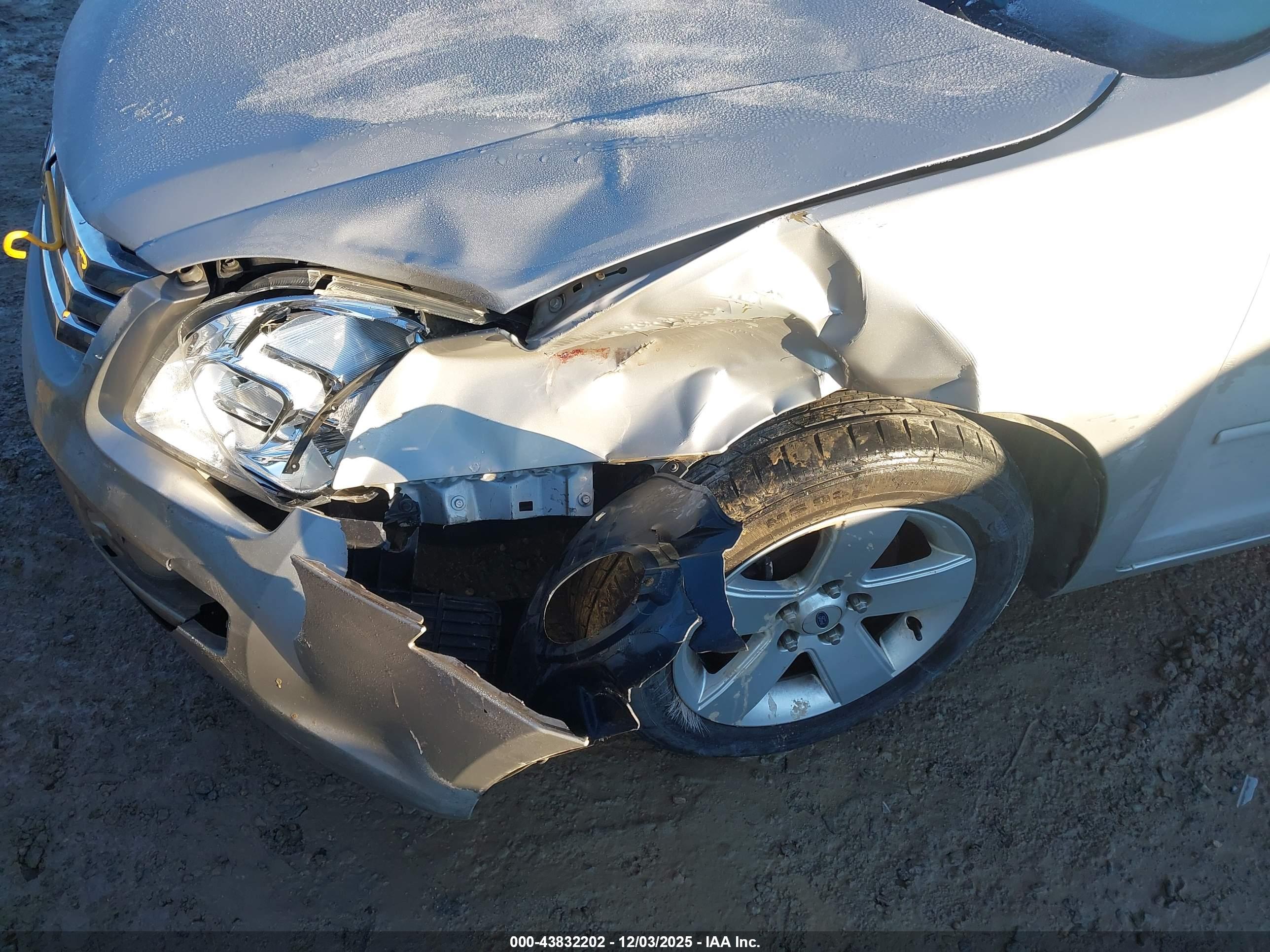FORD FUSION image 6