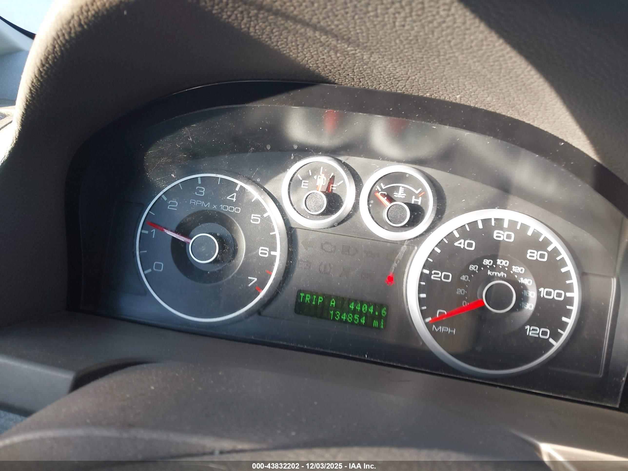 FORD FUSION image 7
