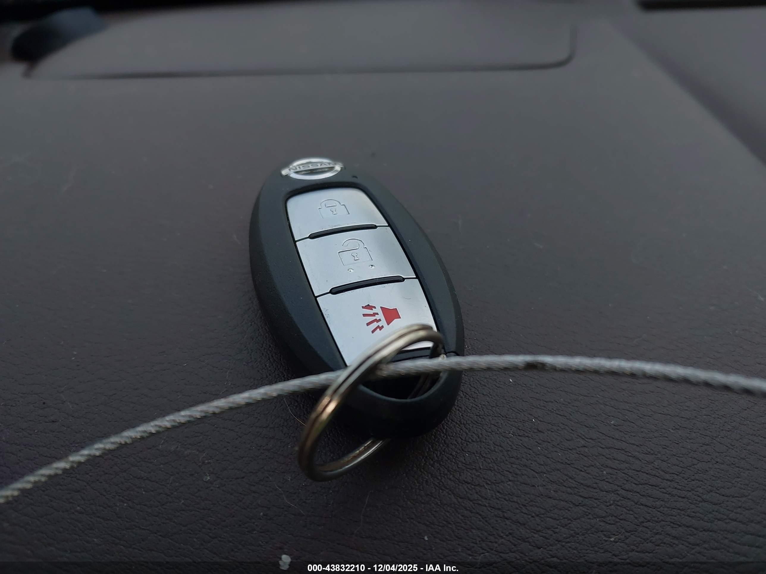 NISSAN ROGUE image 11