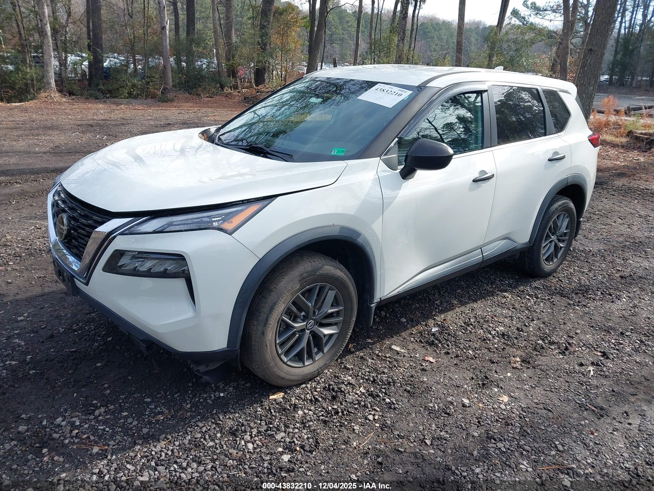 NISSAN ROGUE image 2