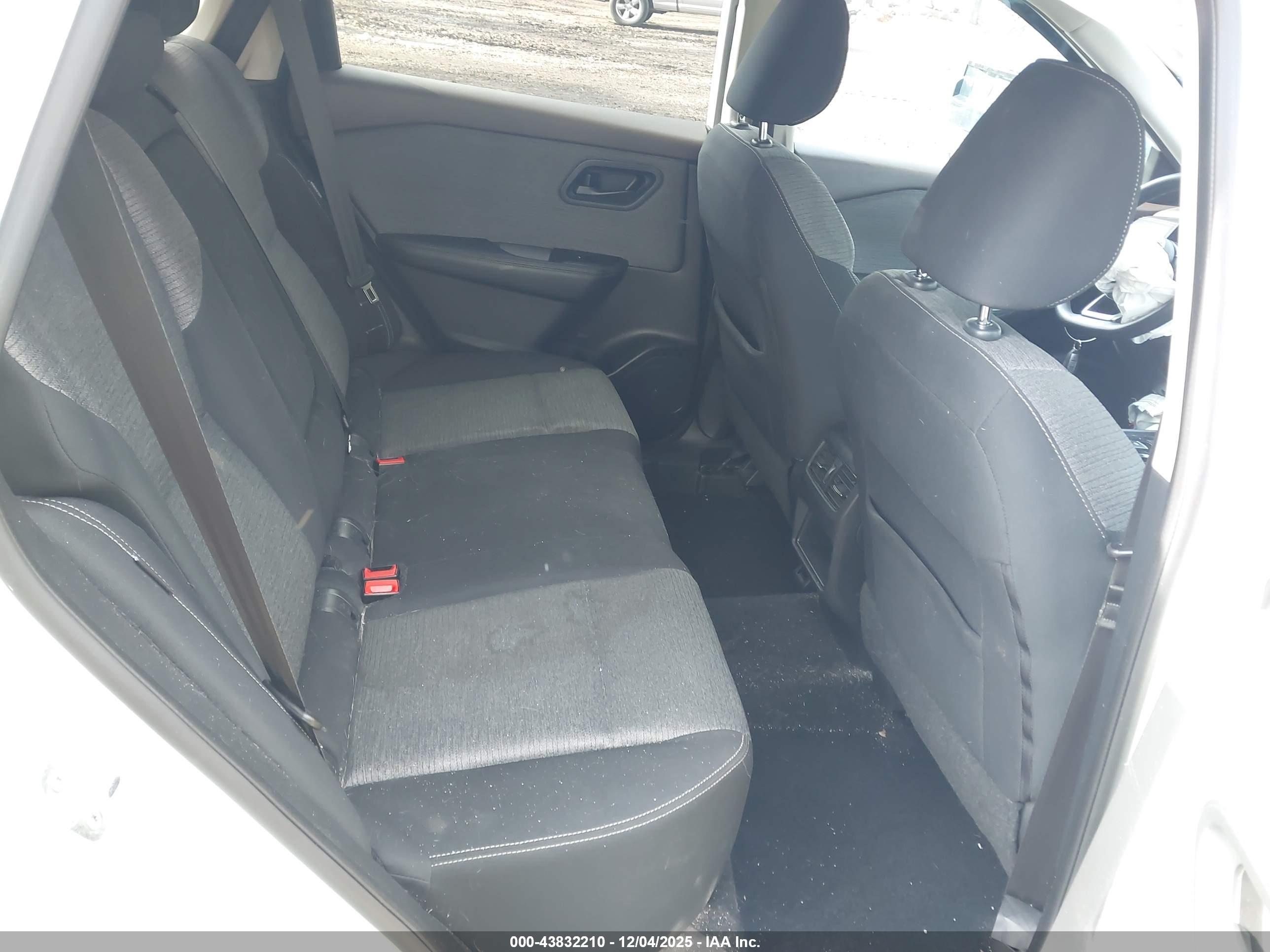 NISSAN ROGUE image 8
