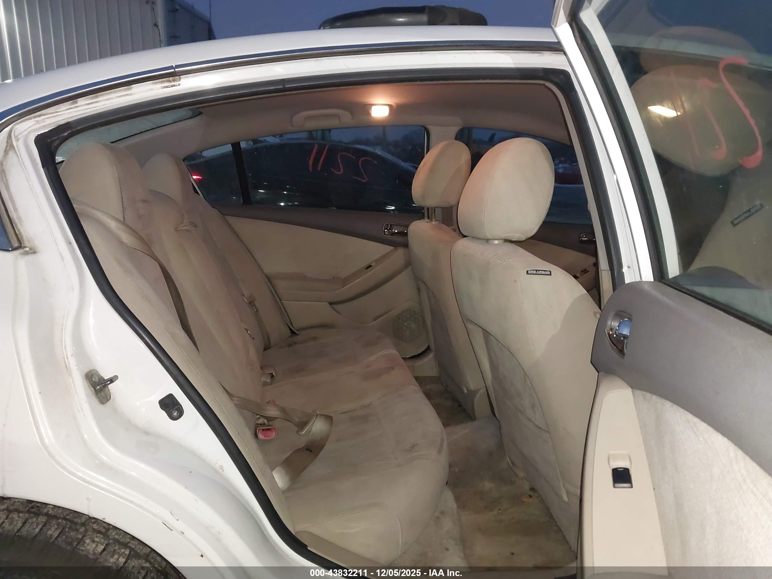 NISSAN ALTIMA image 8