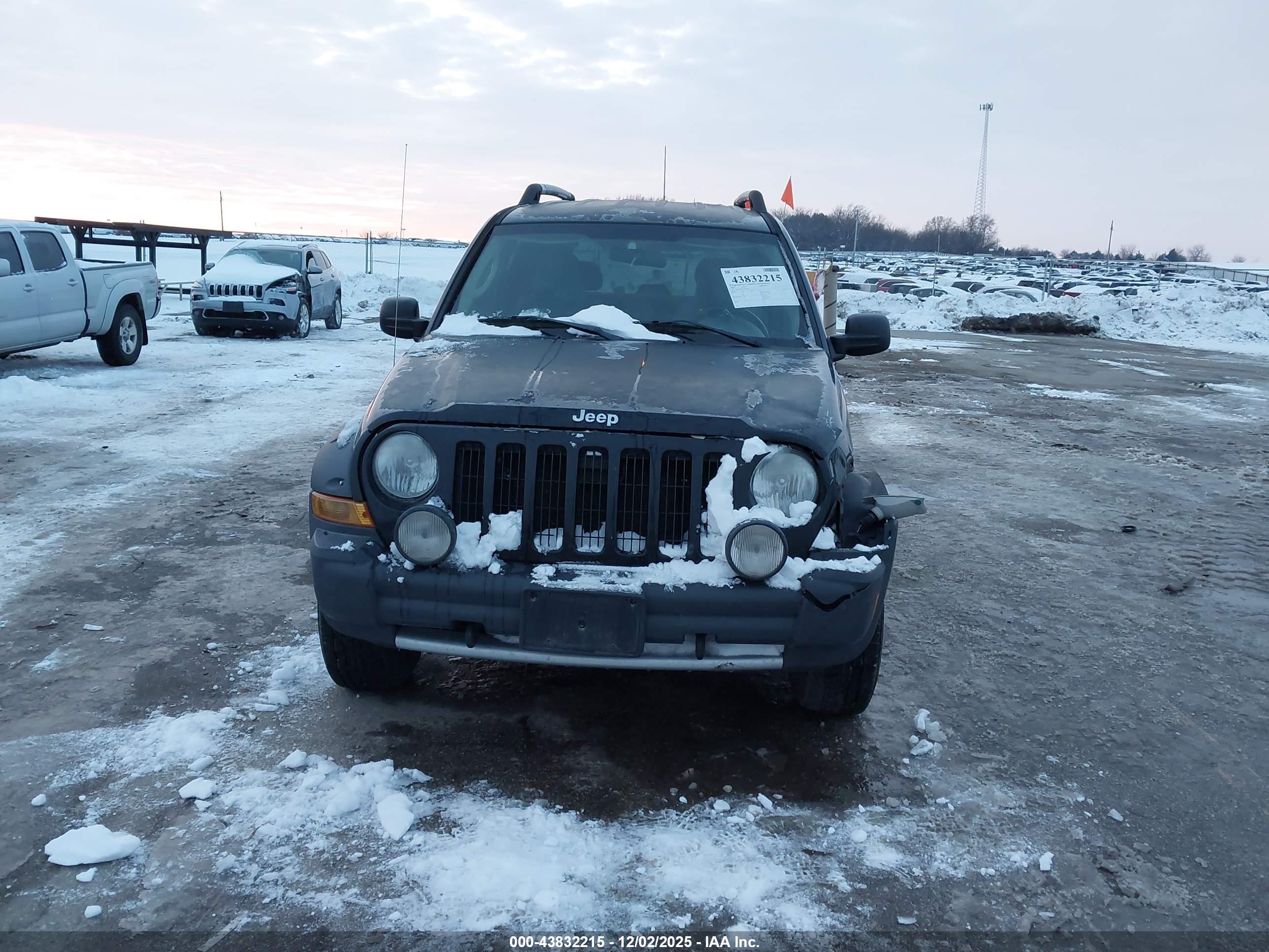 JEEP LIBERTY image 6