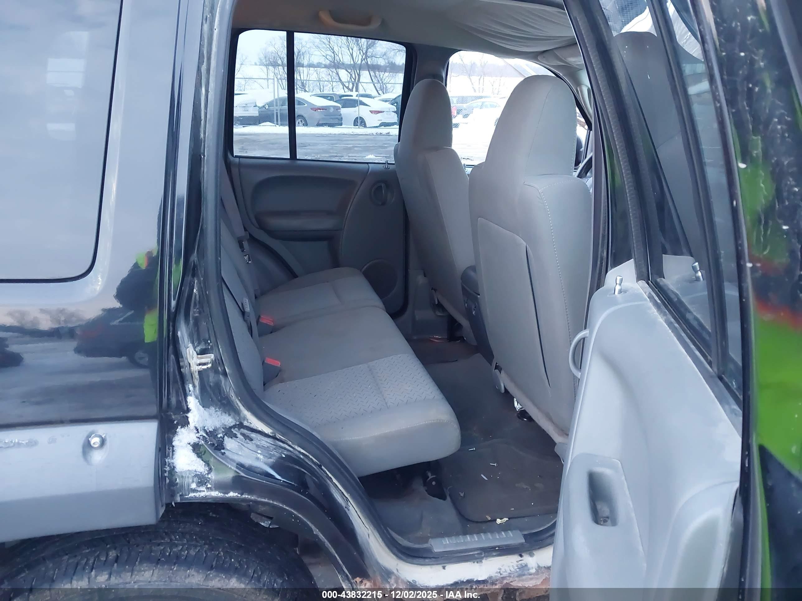 JEEP LIBERTY image 8