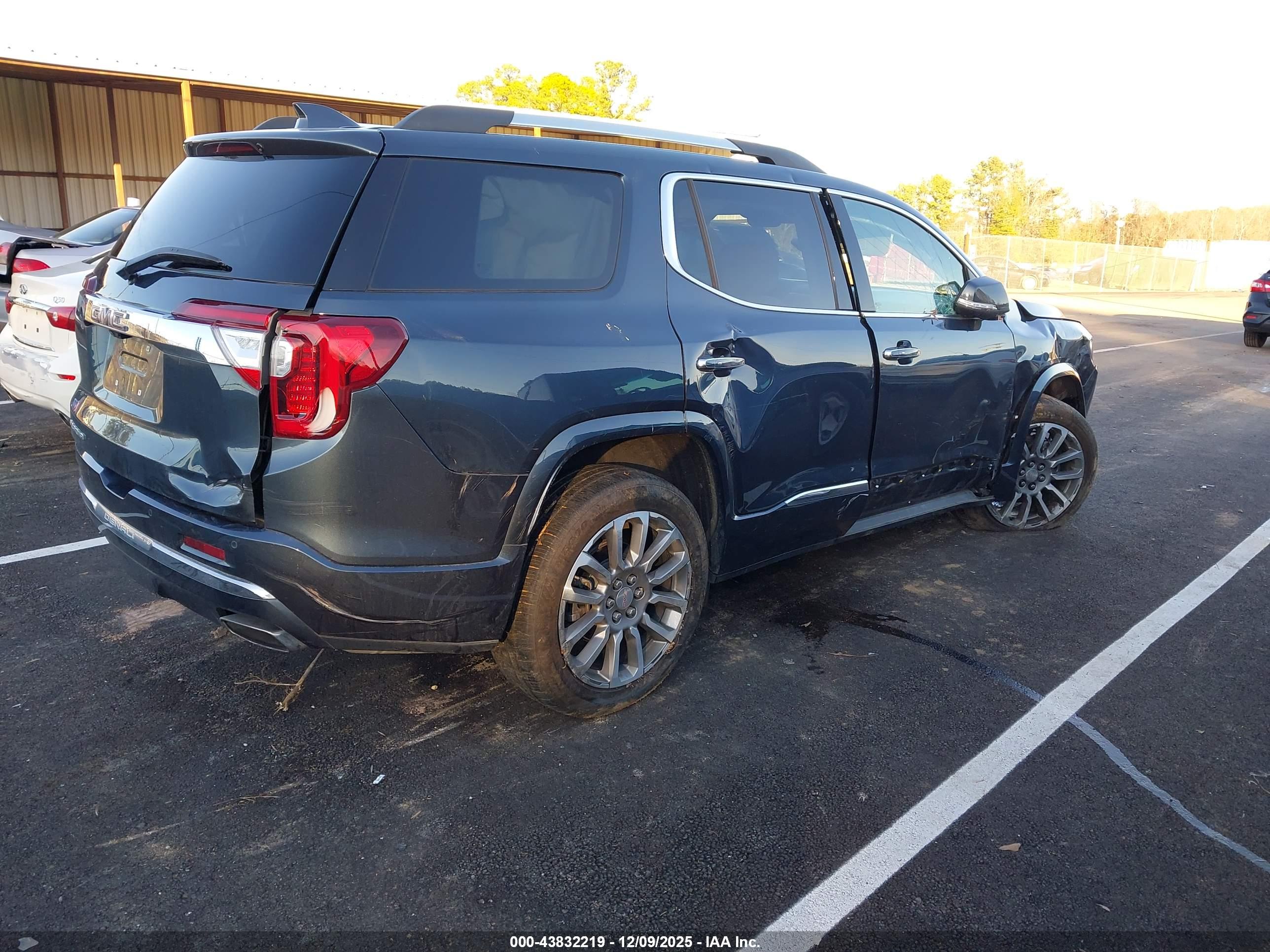 GMC ACADIA image 4