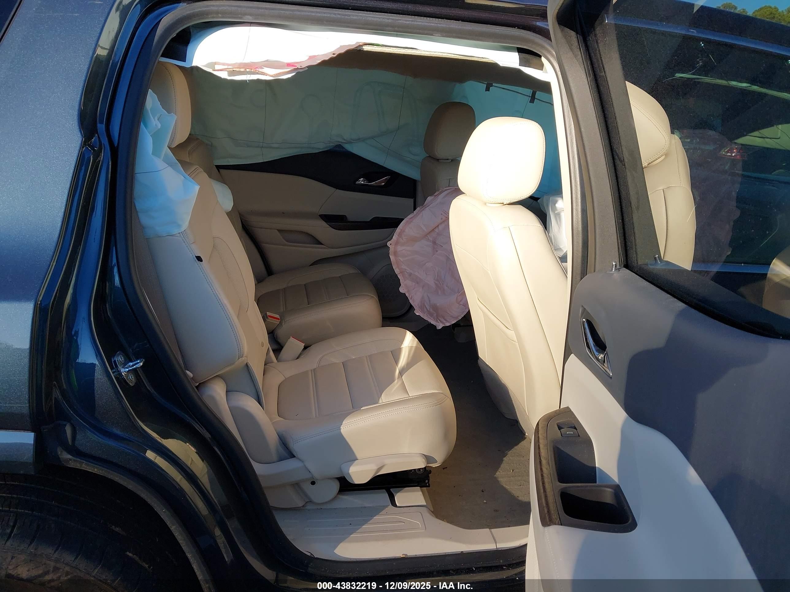 GMC ACADIA image 8