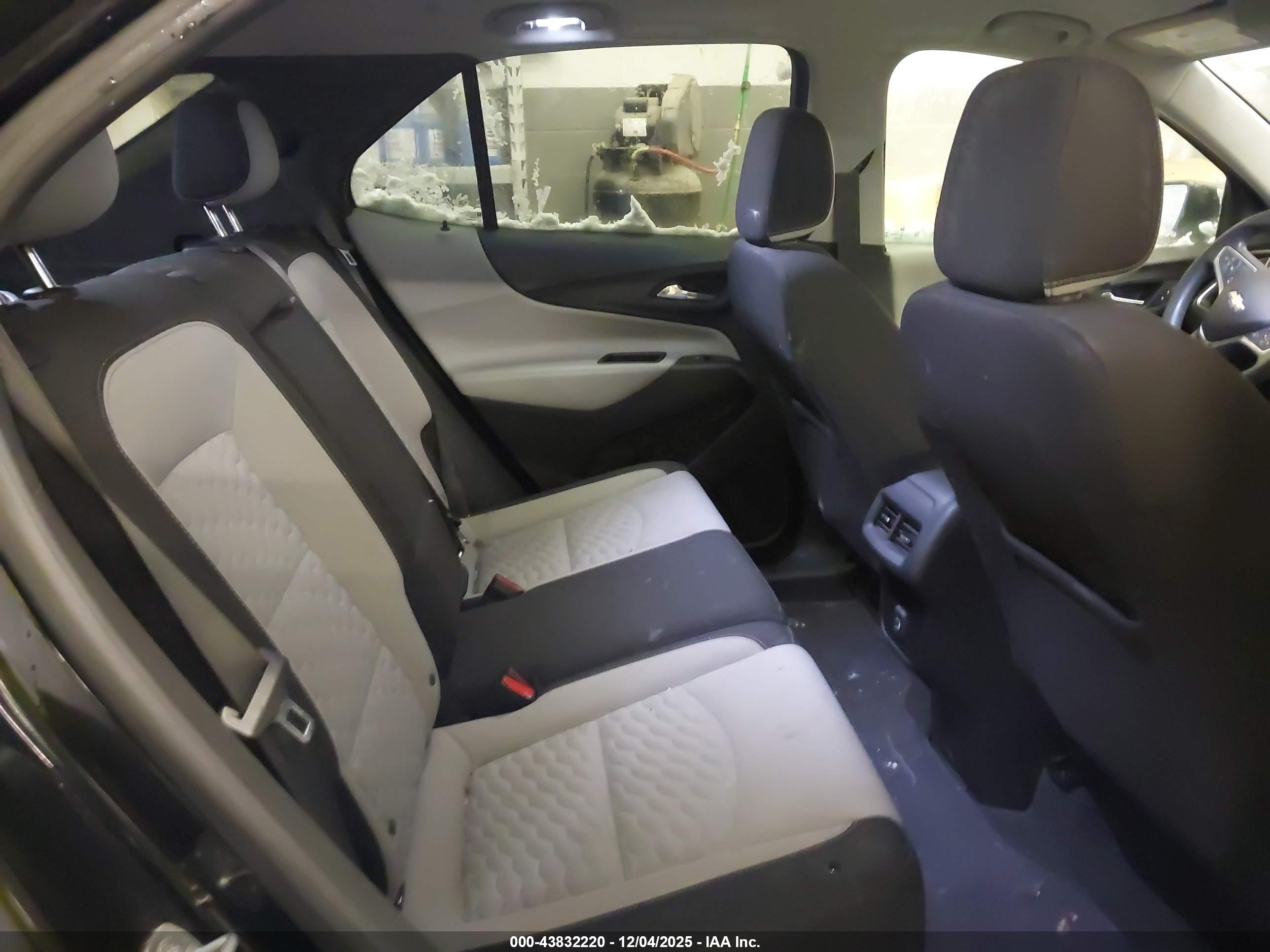 CHEVROLET EQUINOX image 8