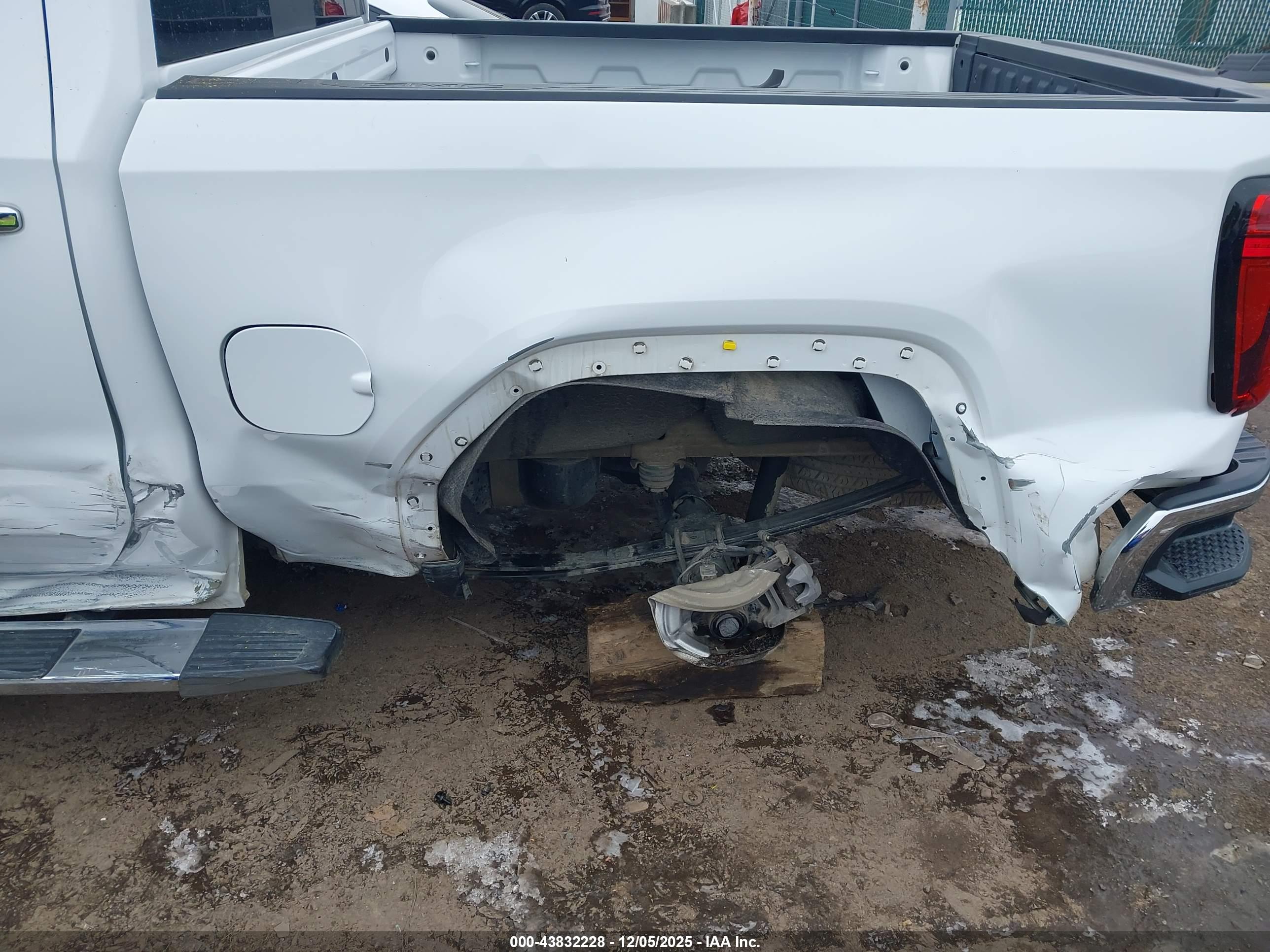 GMC SIERRA image 6