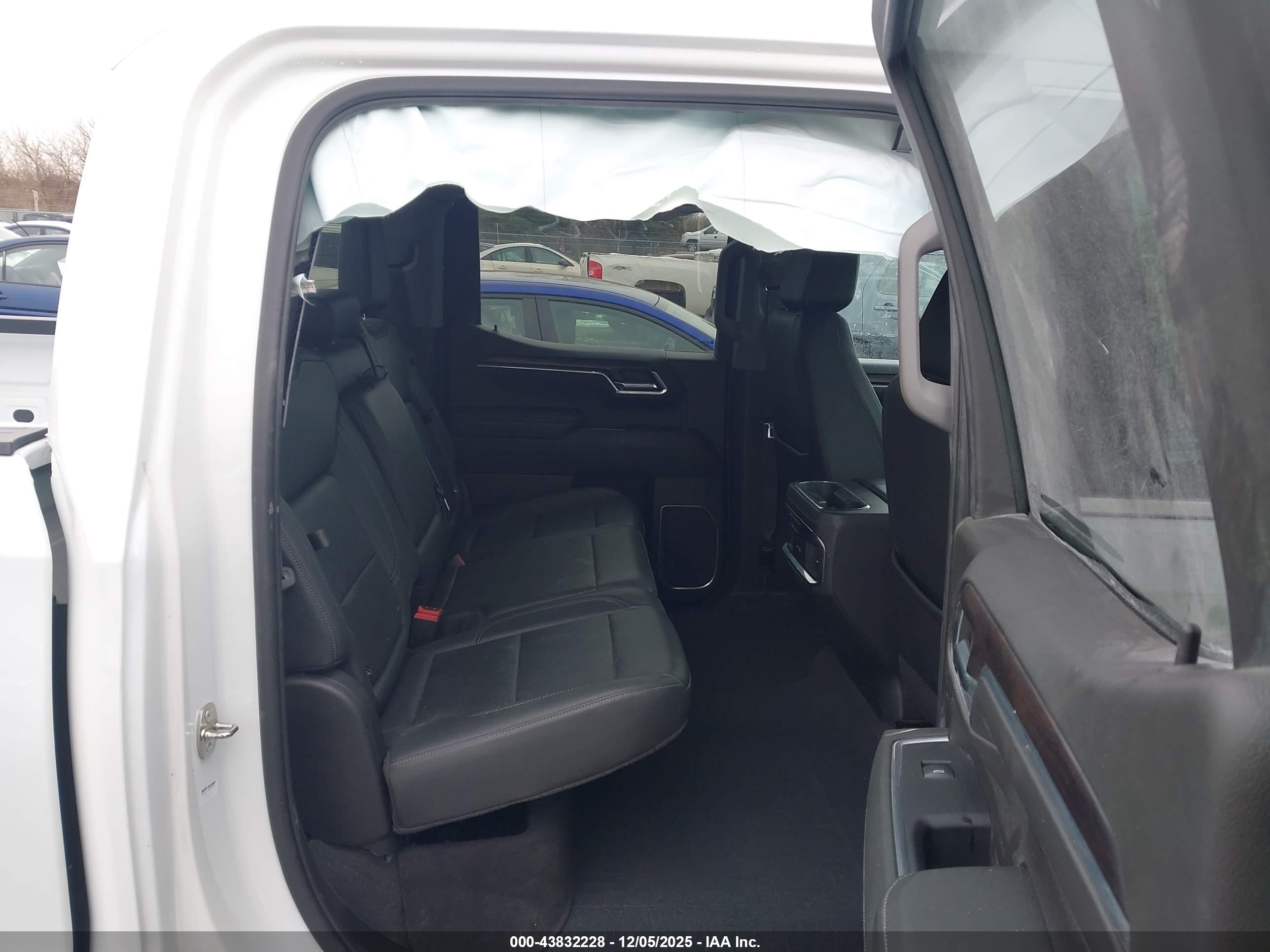 GMC SIERRA image 8