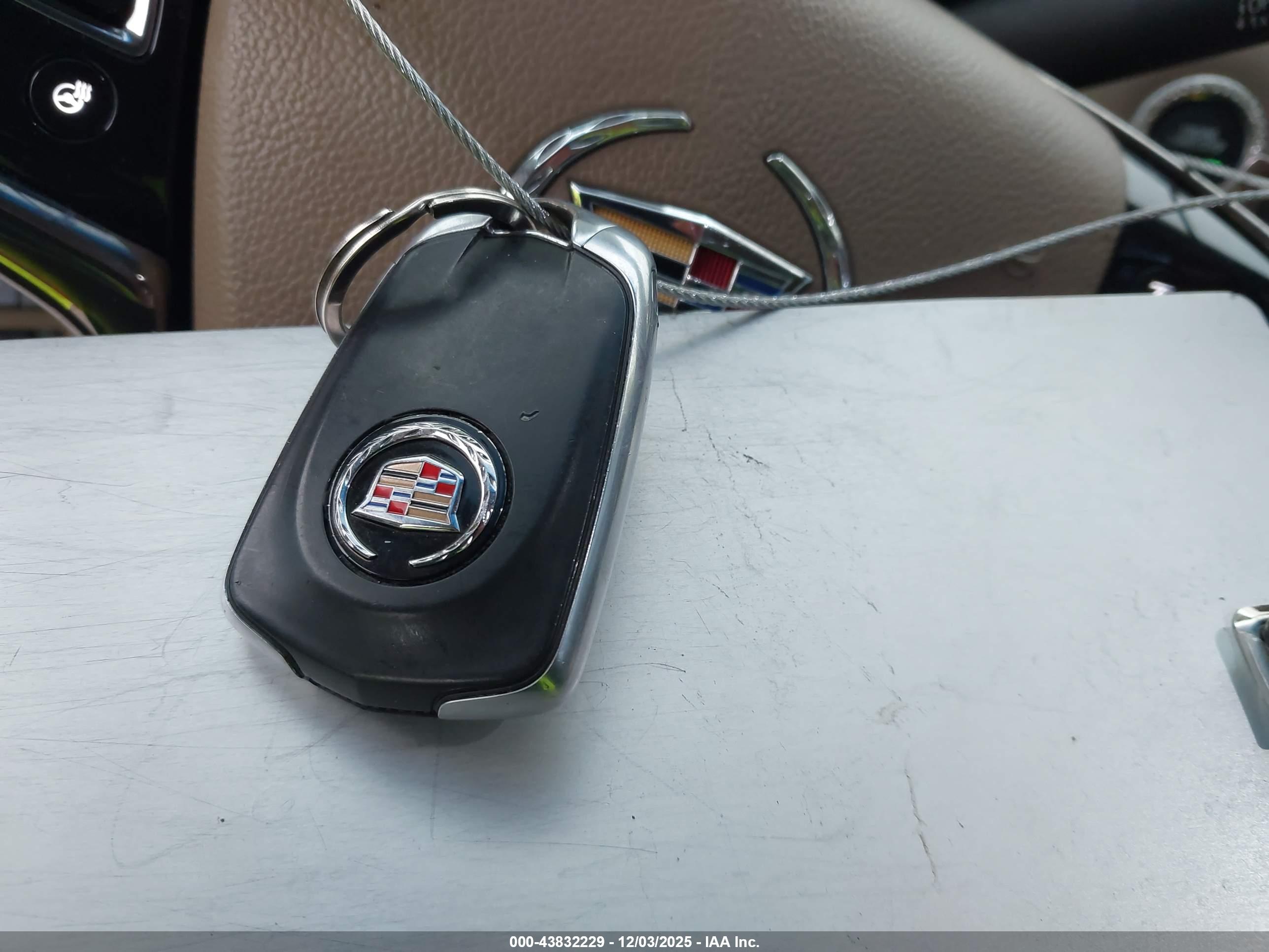 CADILLAC CTS image 11