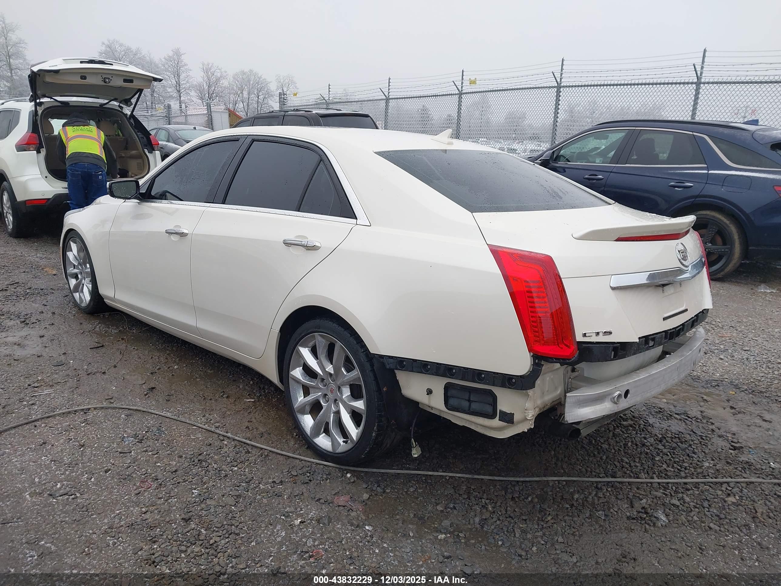 CADILLAC CTS image 3