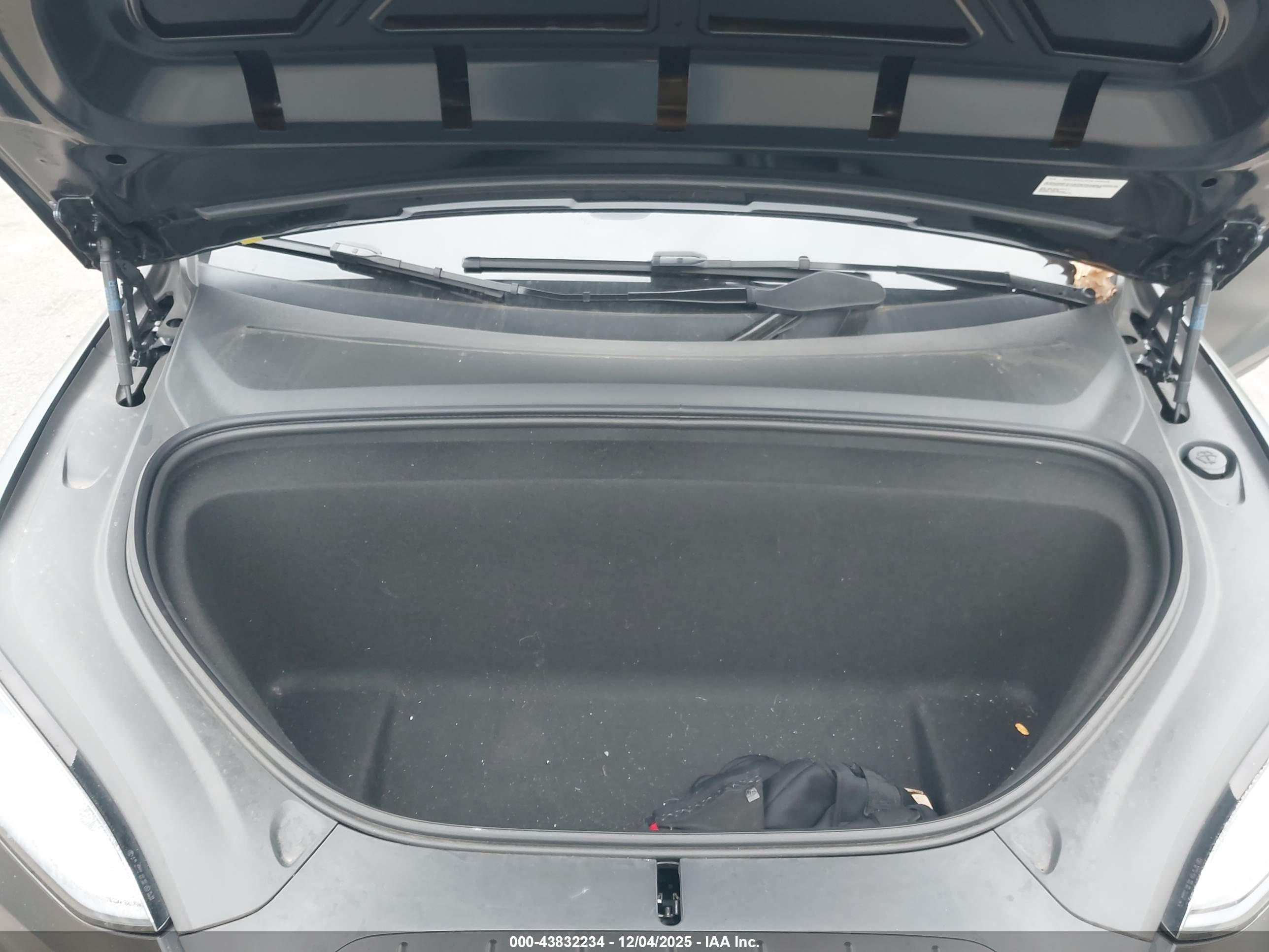 TESLA MODEL image 10