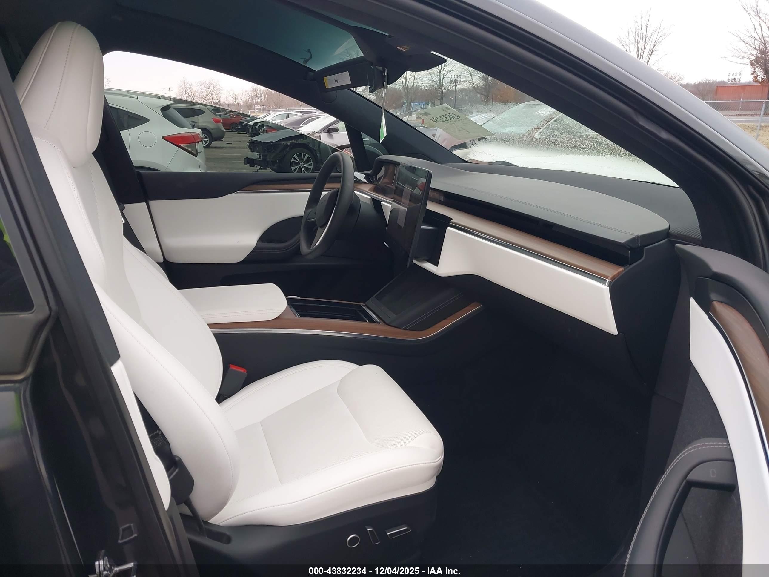 TESLA MODEL image 5