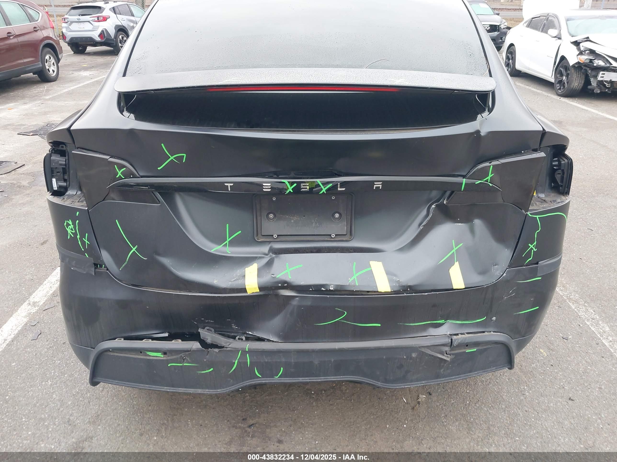 TESLA MODEL image 6