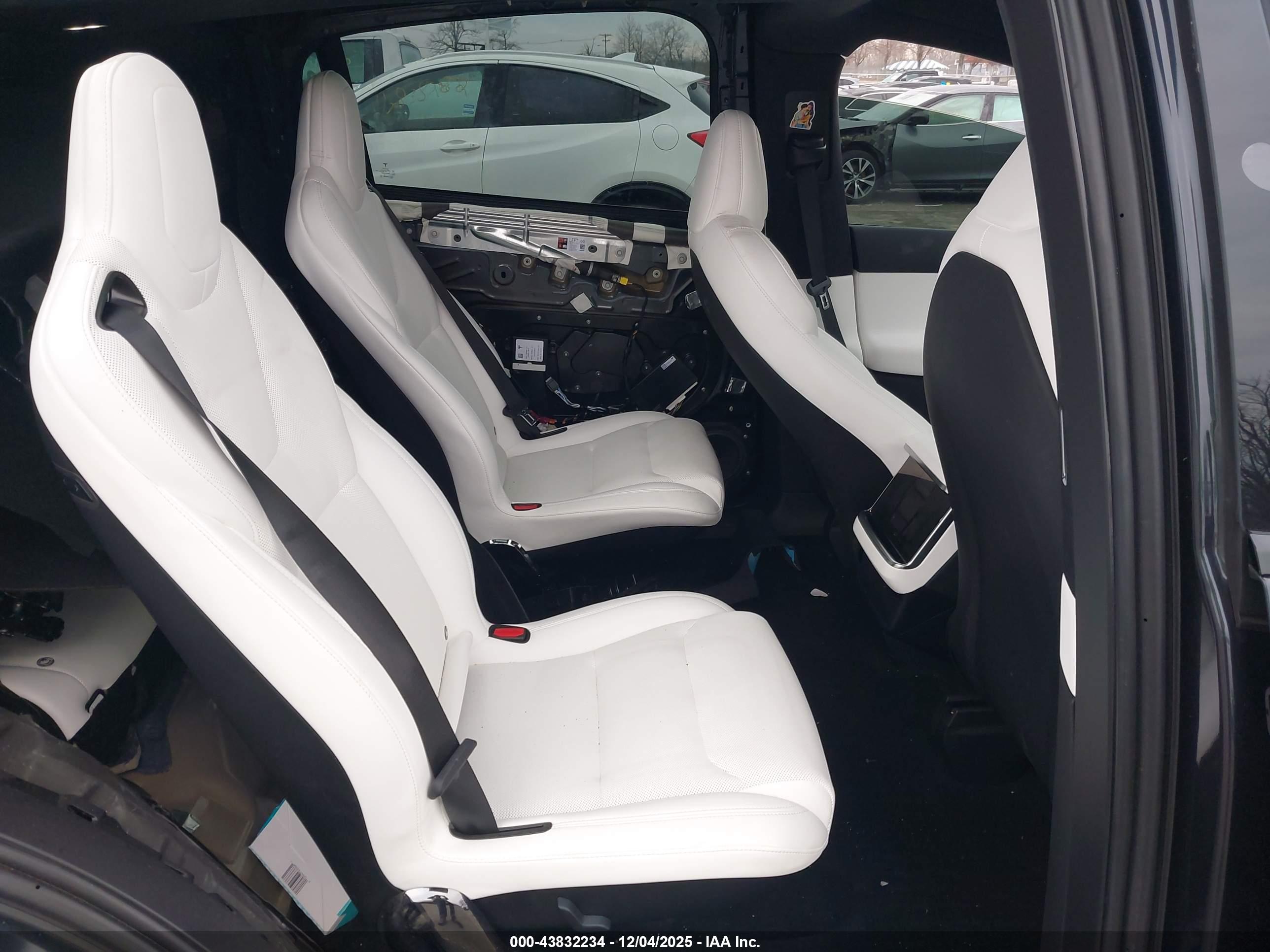 TESLA MODEL image 8