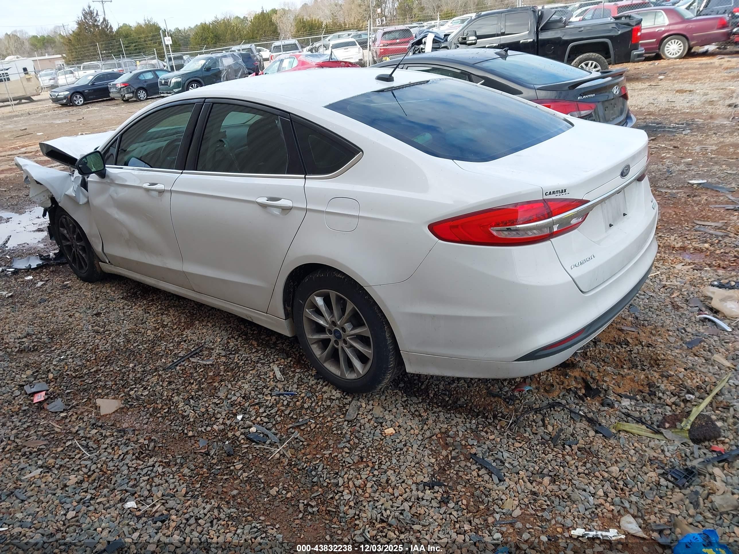 FORD FUSION image 3