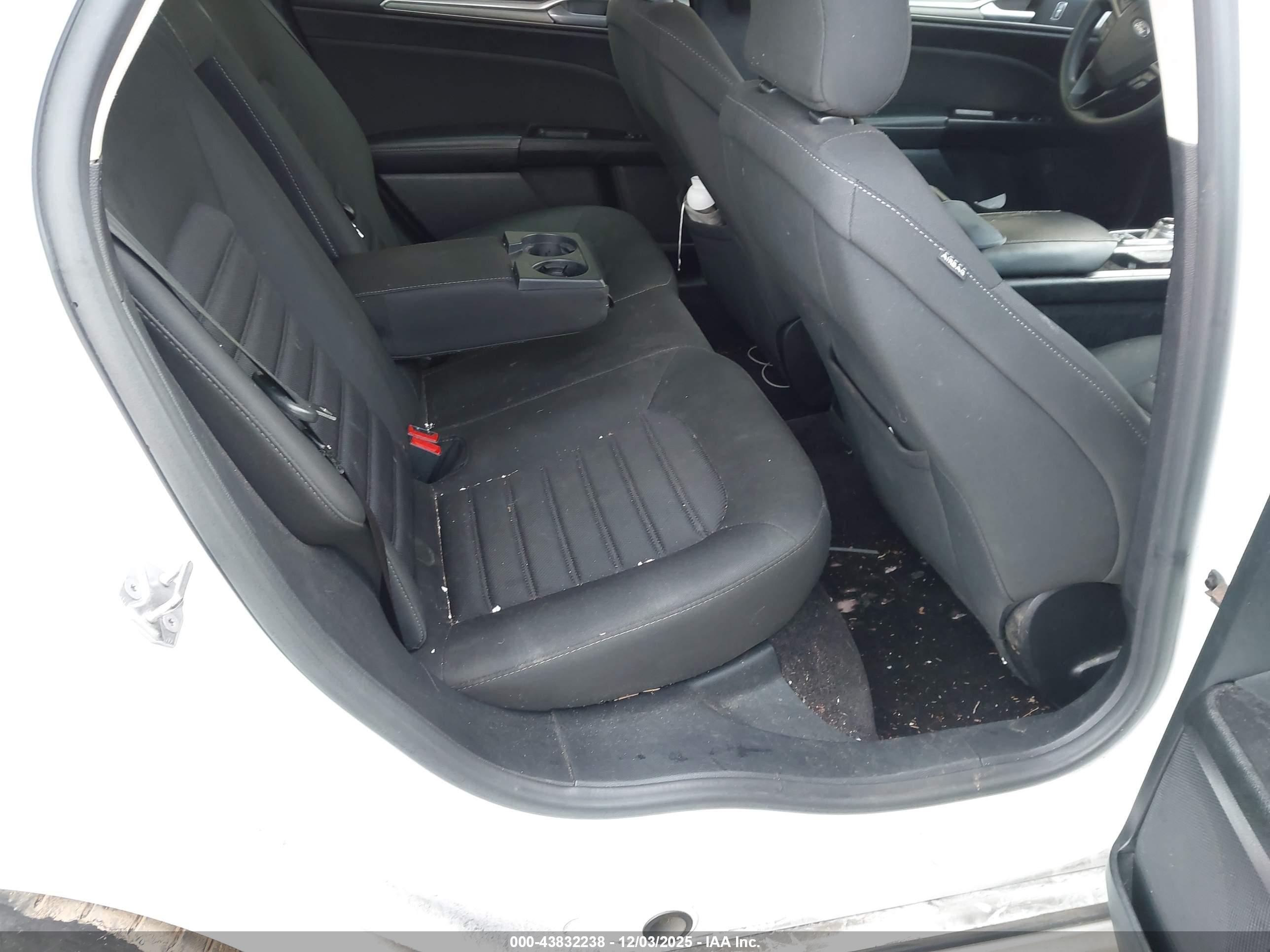 FORD FUSION image 8