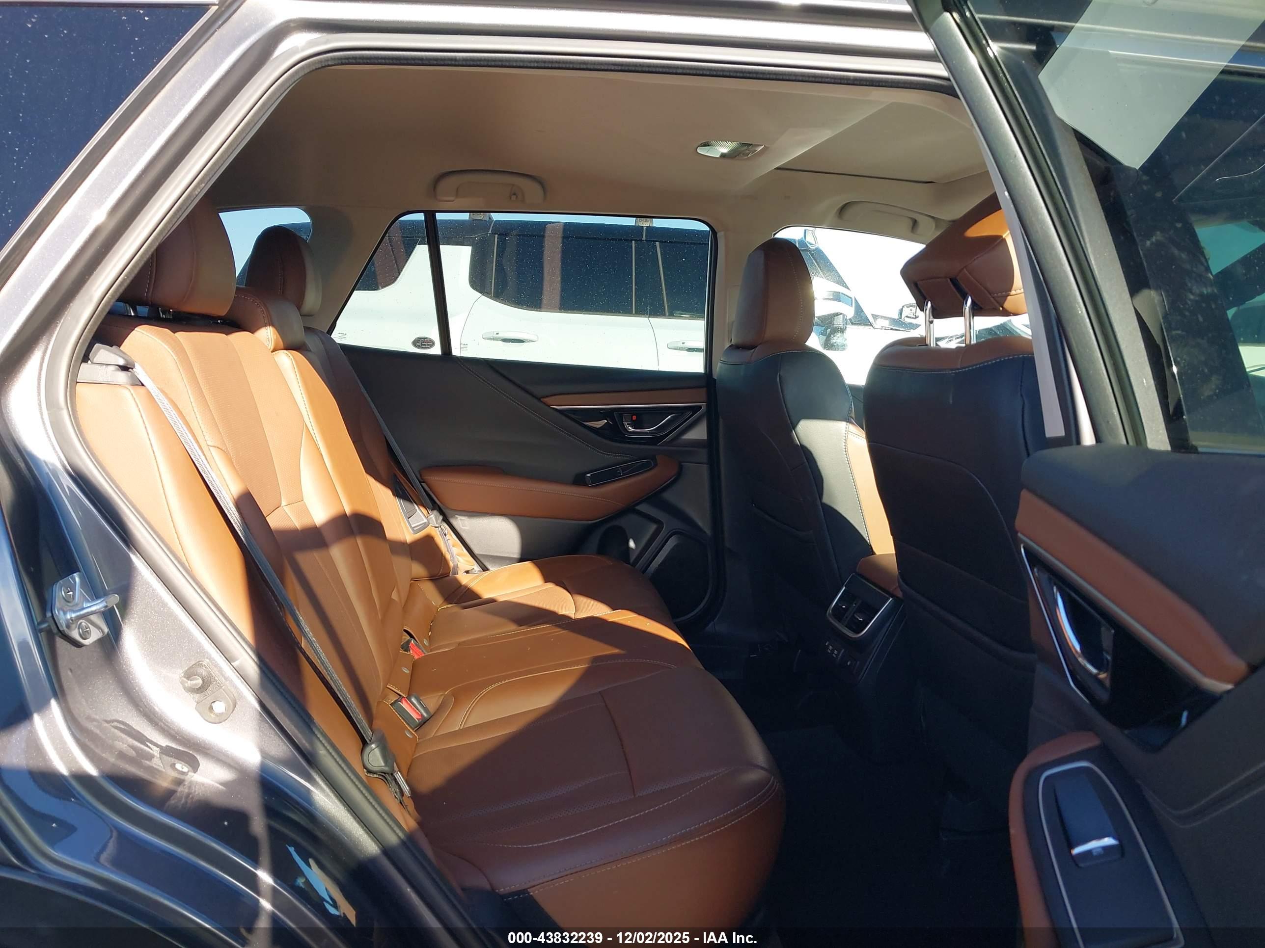 SUBARU OUTBACK image 8